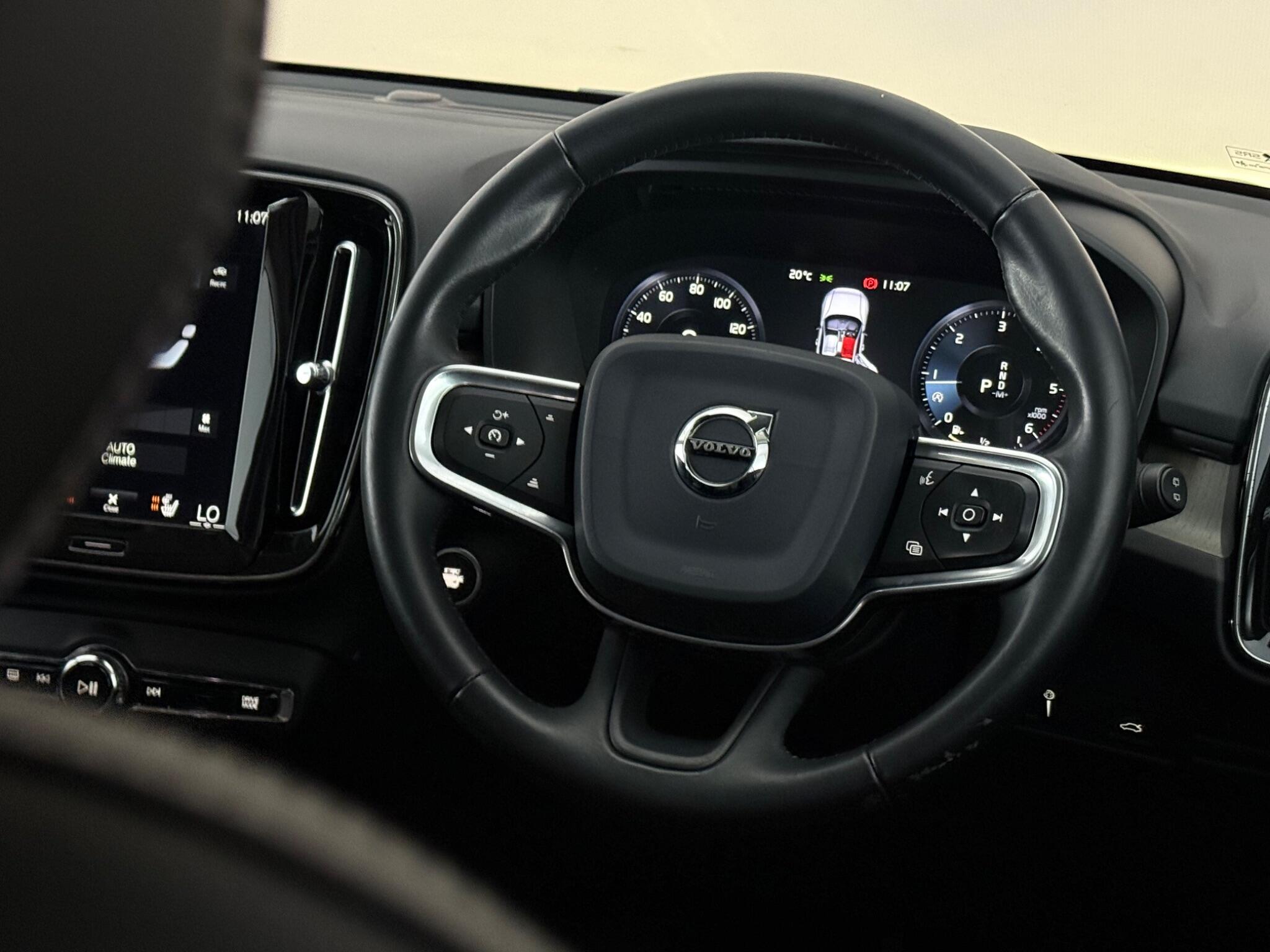 Volvo XC40 view 12