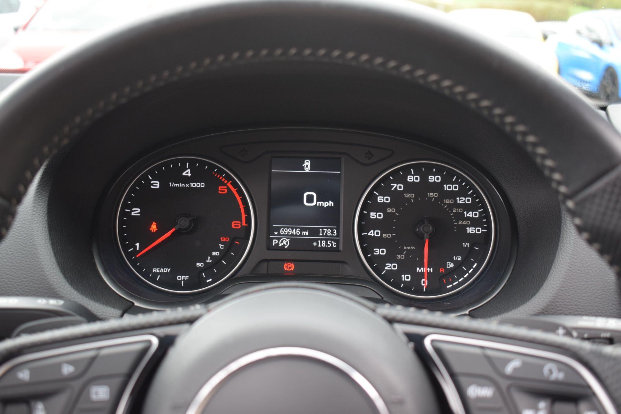 Audi Q2 view 18