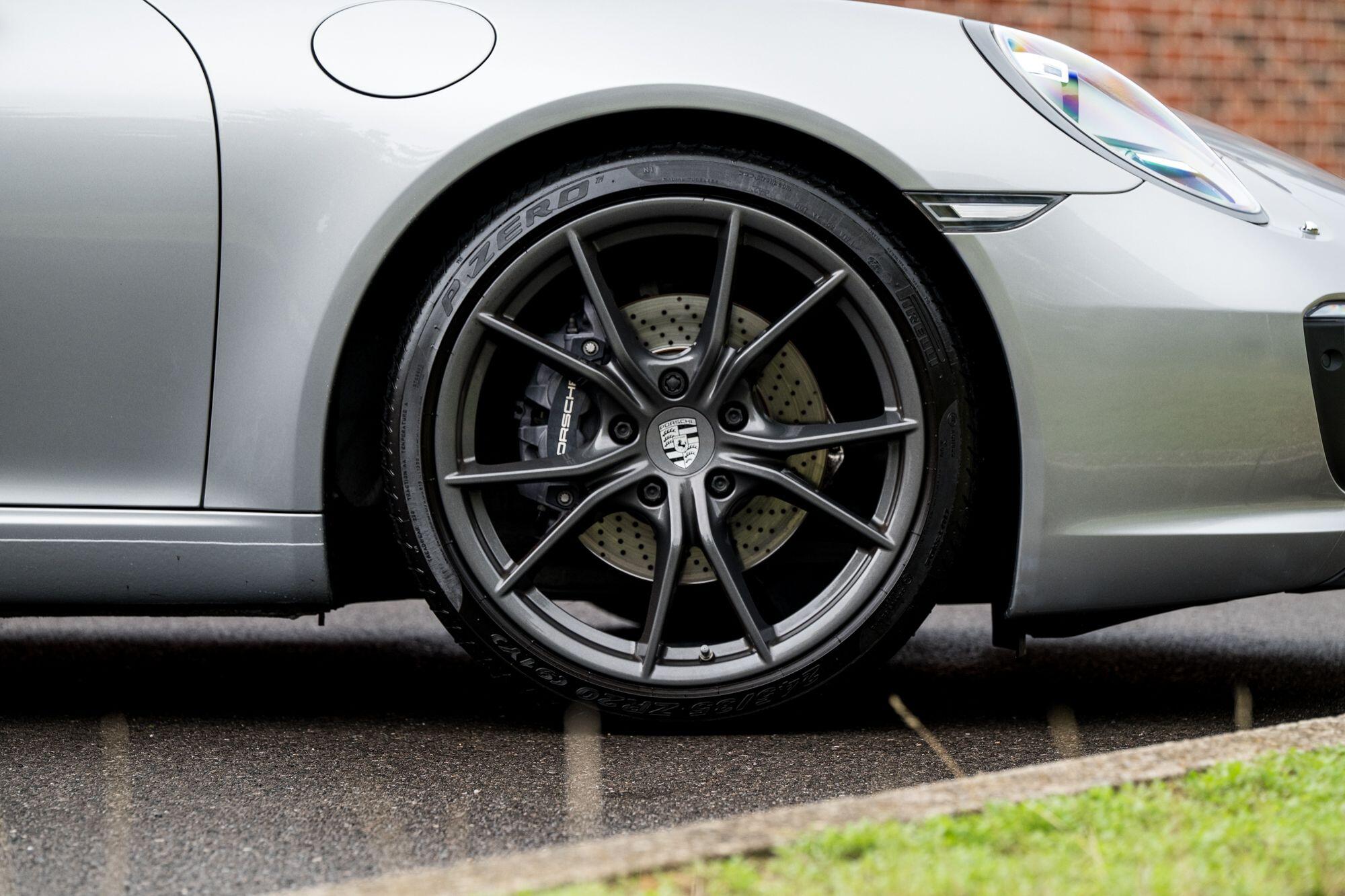 Porsche 911 view 23