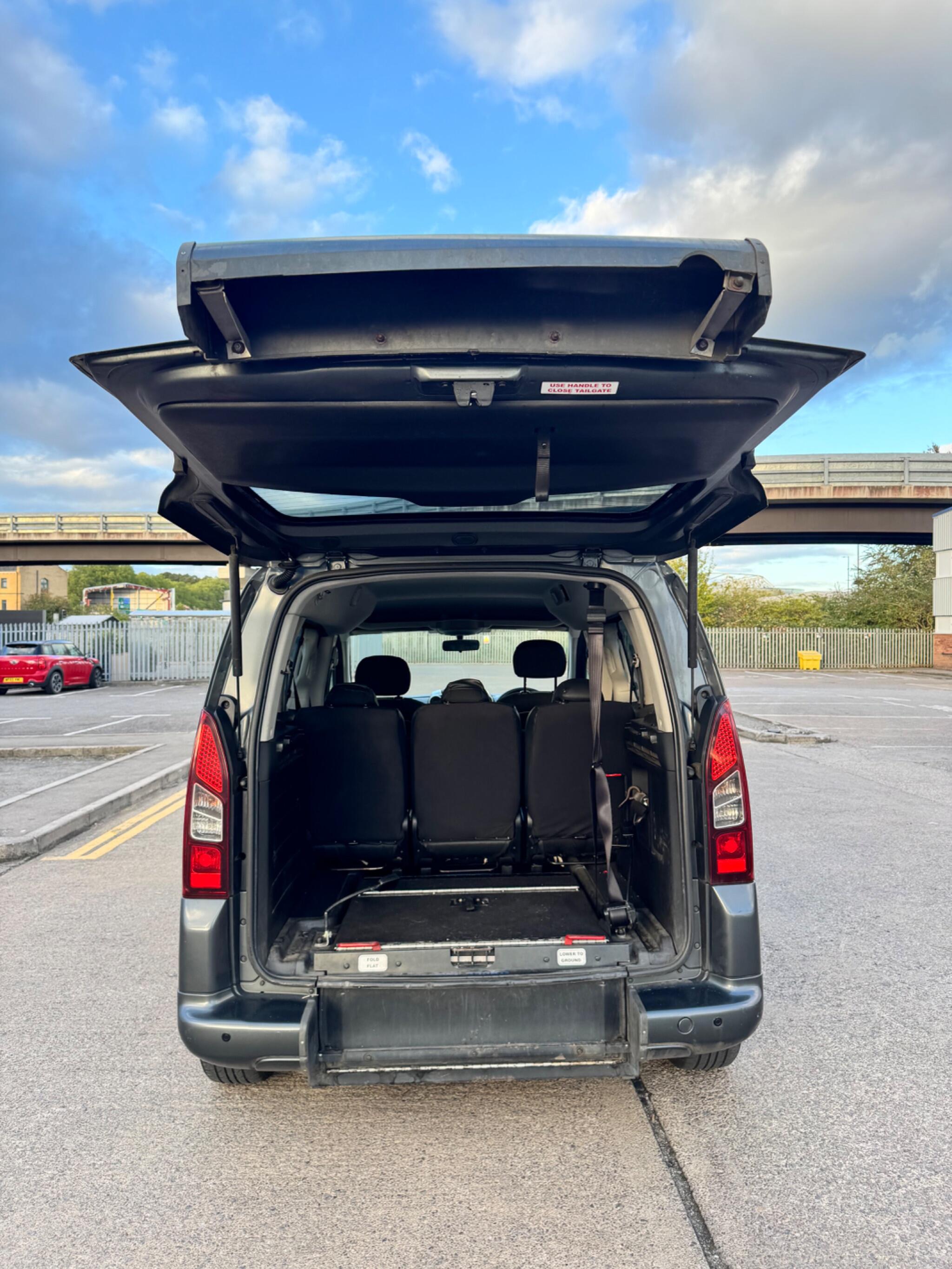 Peugeot Partner Tepee view 45