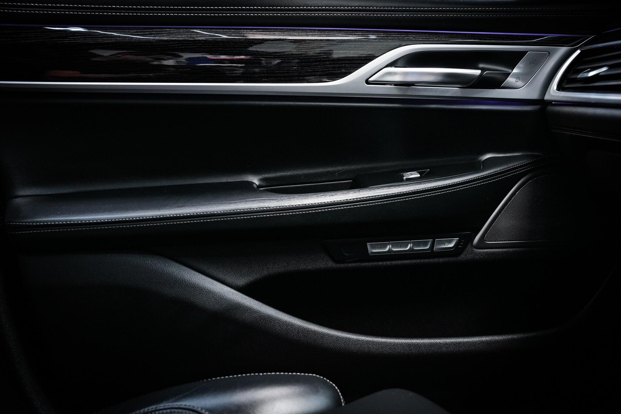BMW 7 Series view 48