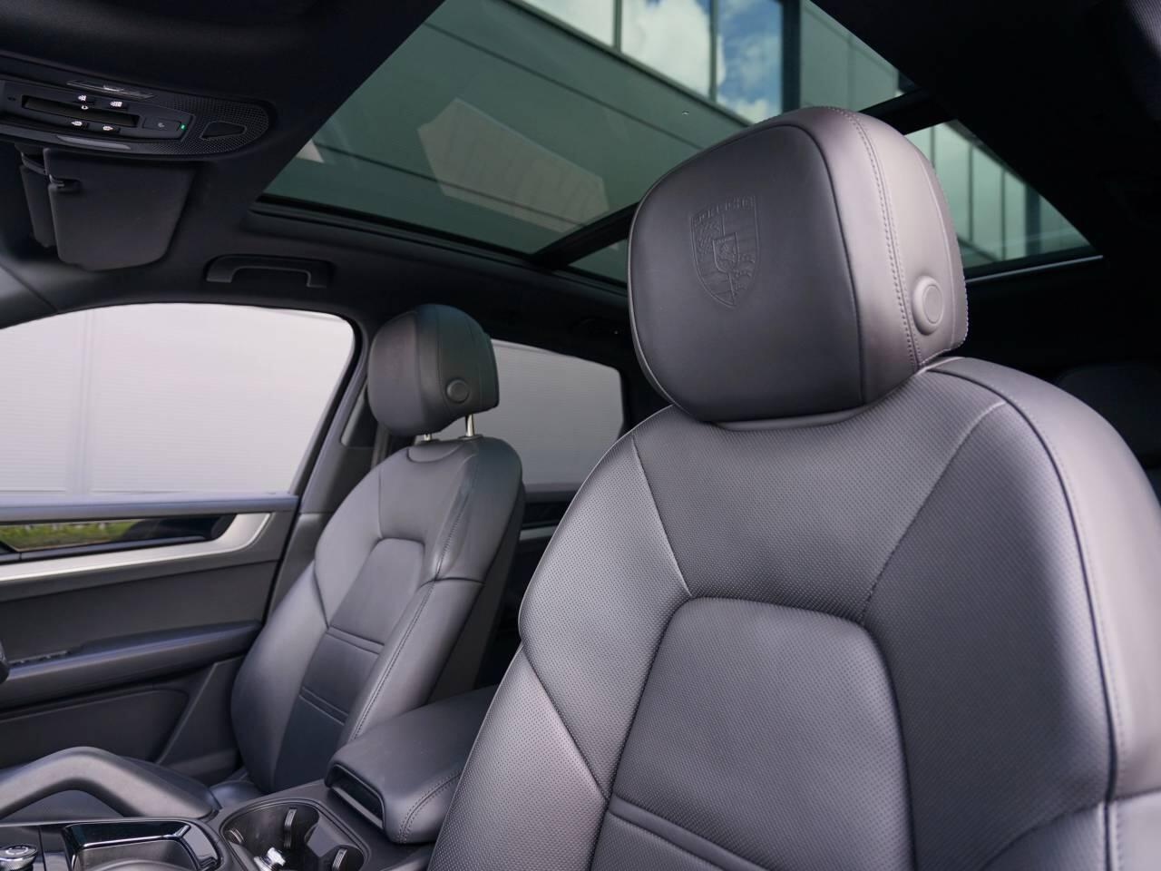 Porsche Cayenne view 16