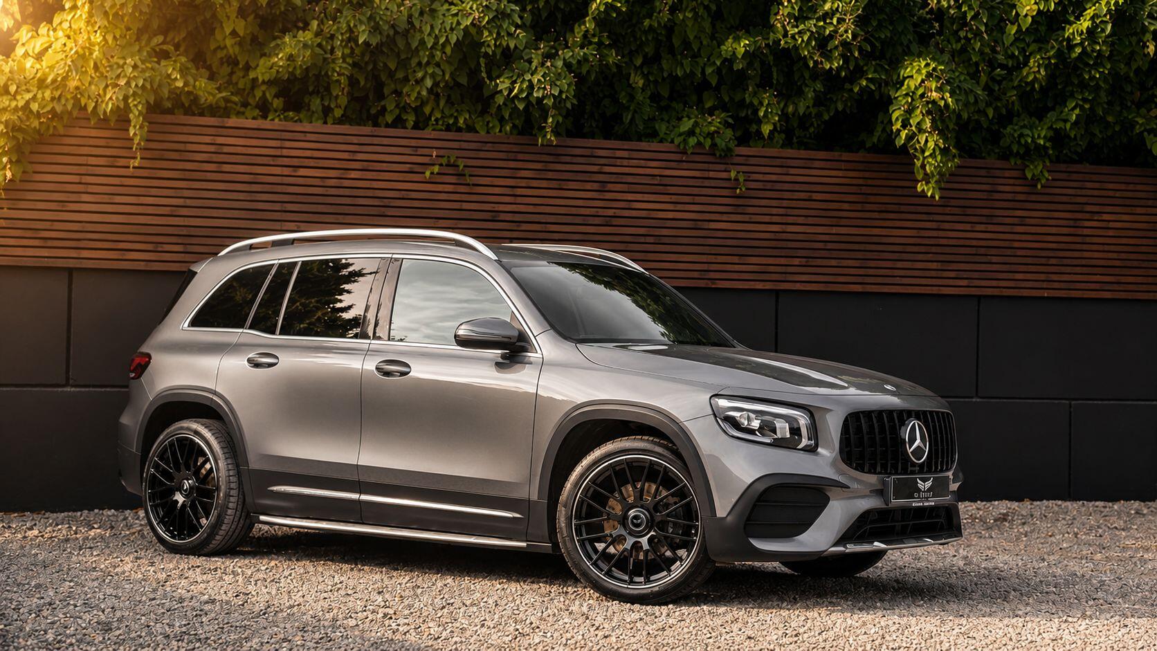 Mercedes-Benz GLB view 4