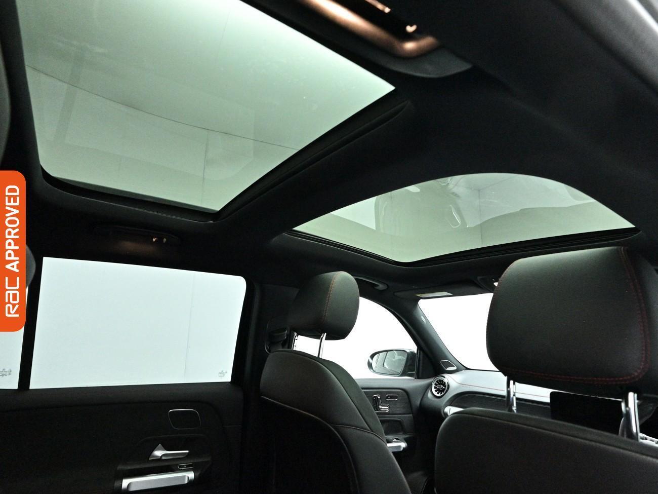 Mercedes-Benz EQB view 3