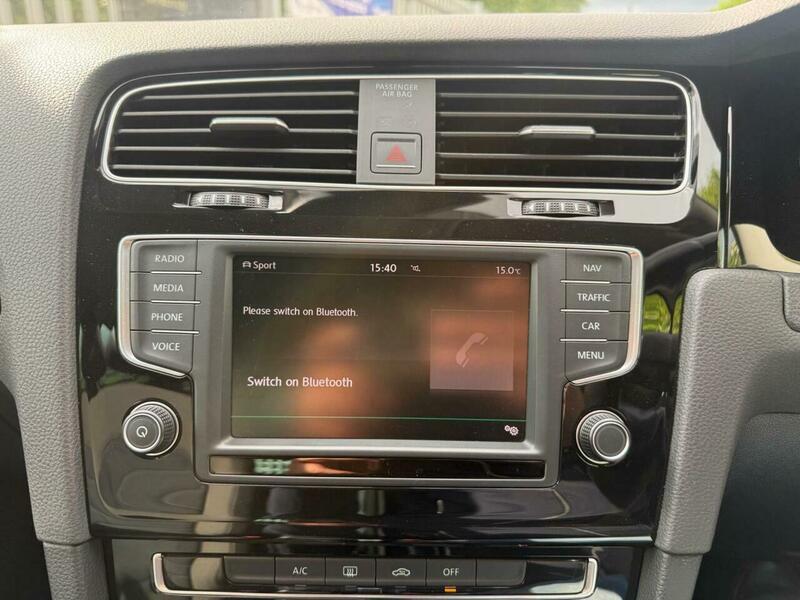 2016 Volkswagen Golf image 45