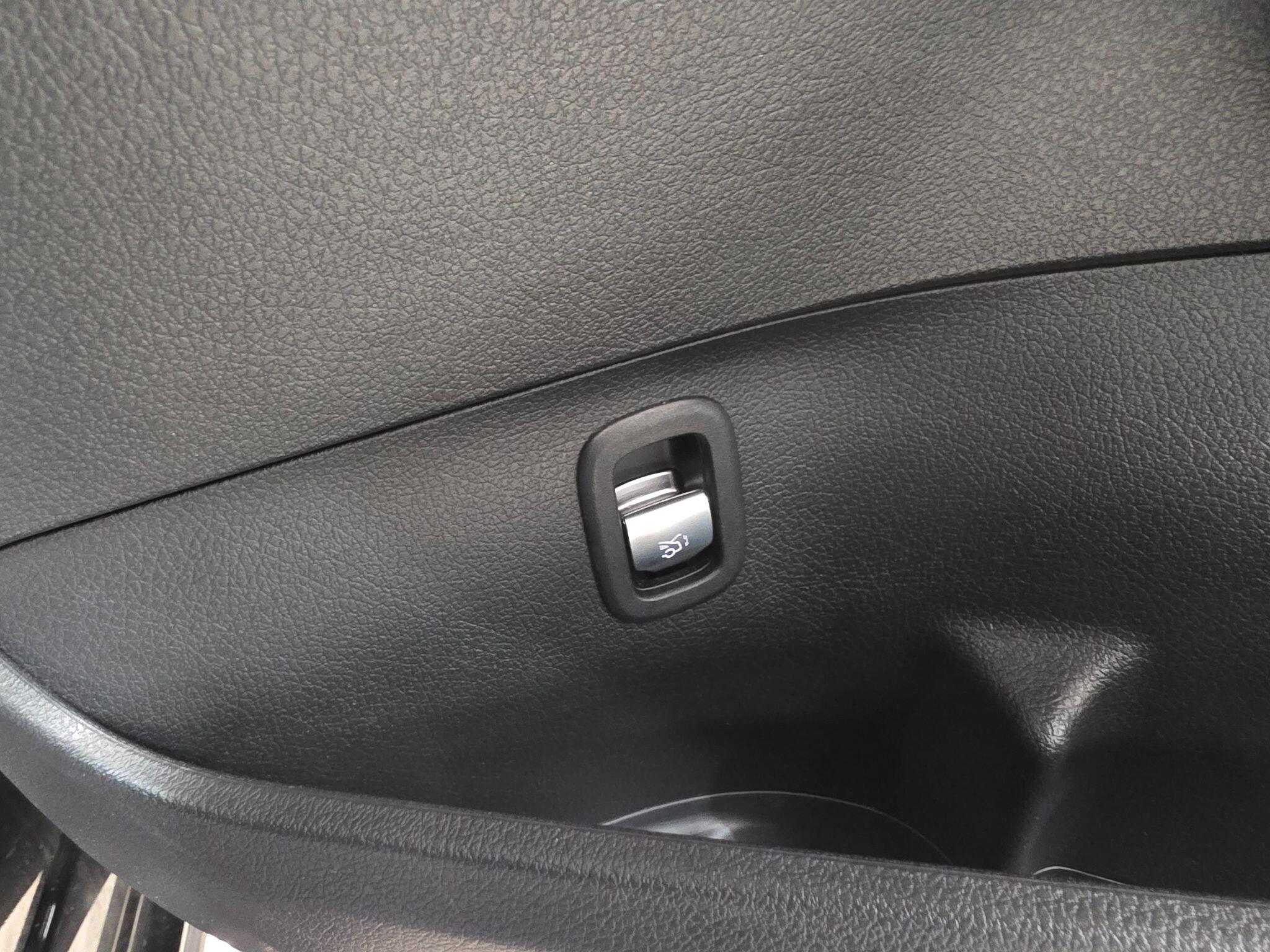 Mercedes-Benz C Class view 18