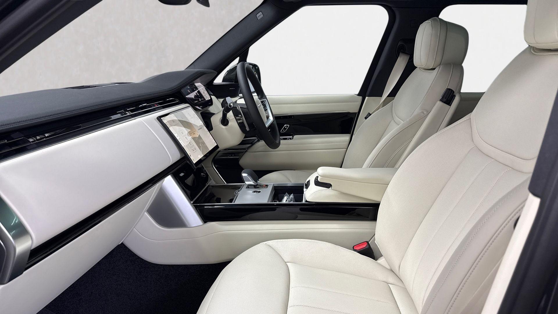 Land Rover Range Rover view 3