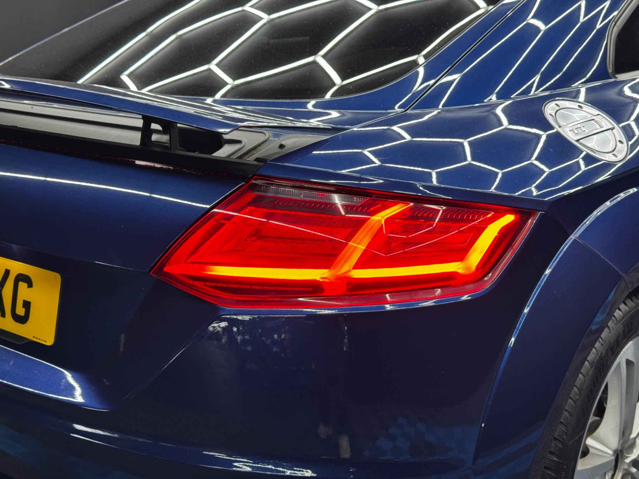 Audi TT view 39
