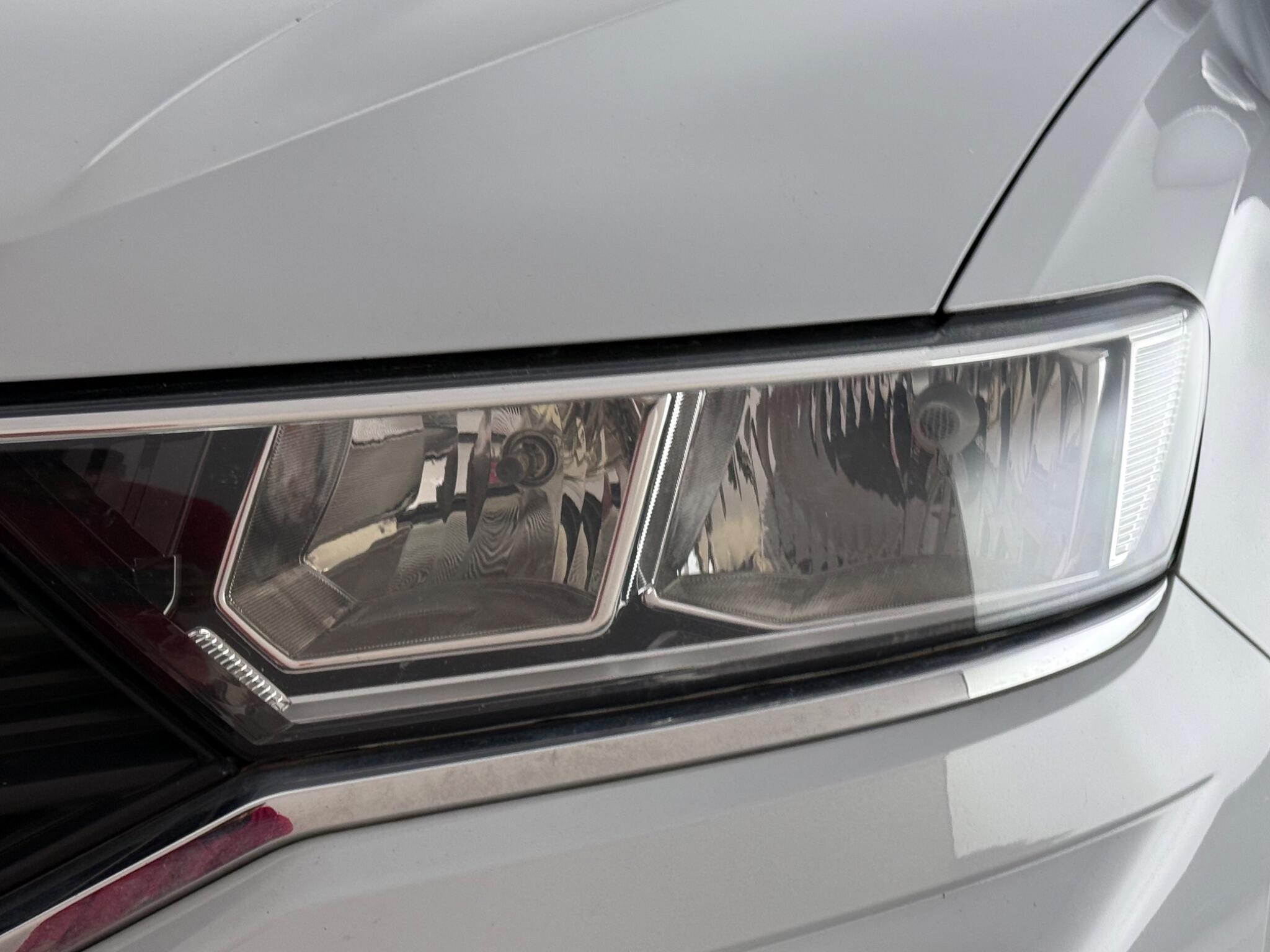 Volkswagen T-Roc view 12
