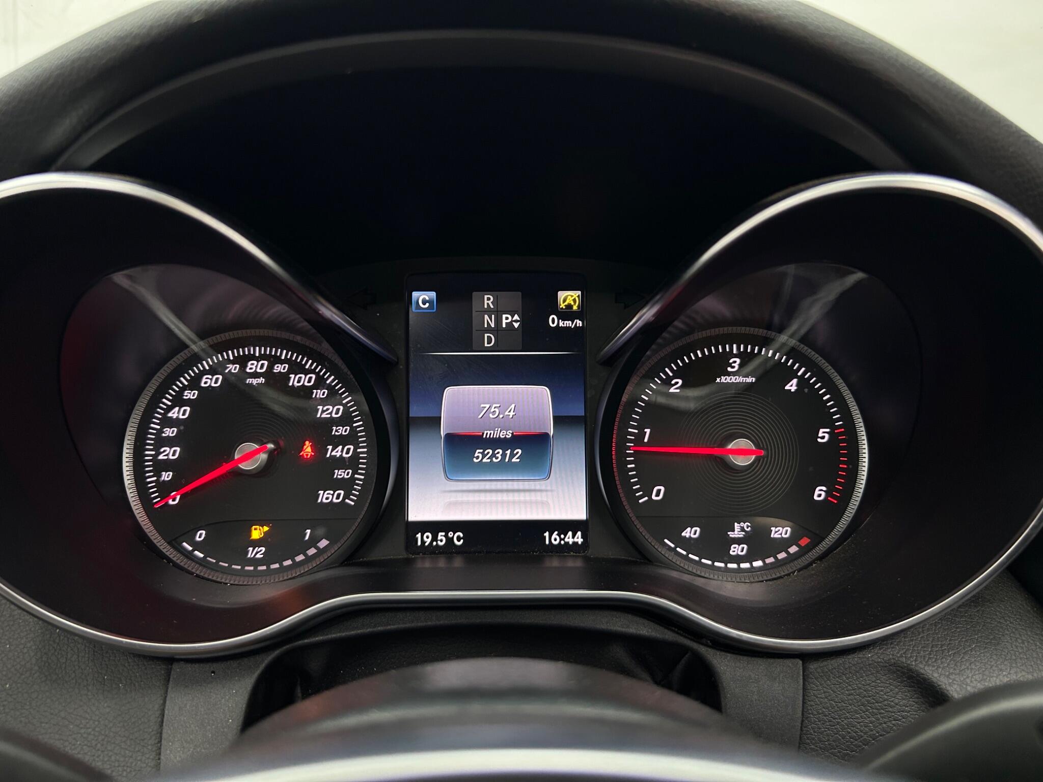 Mercedes-Benz C-Class view 36
