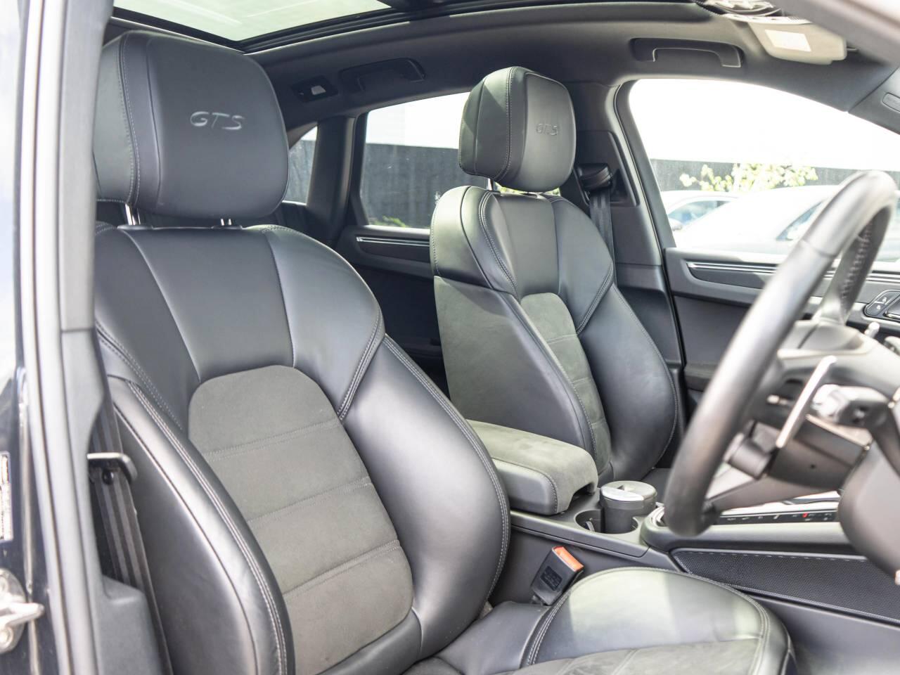 Porsche Macan view 5