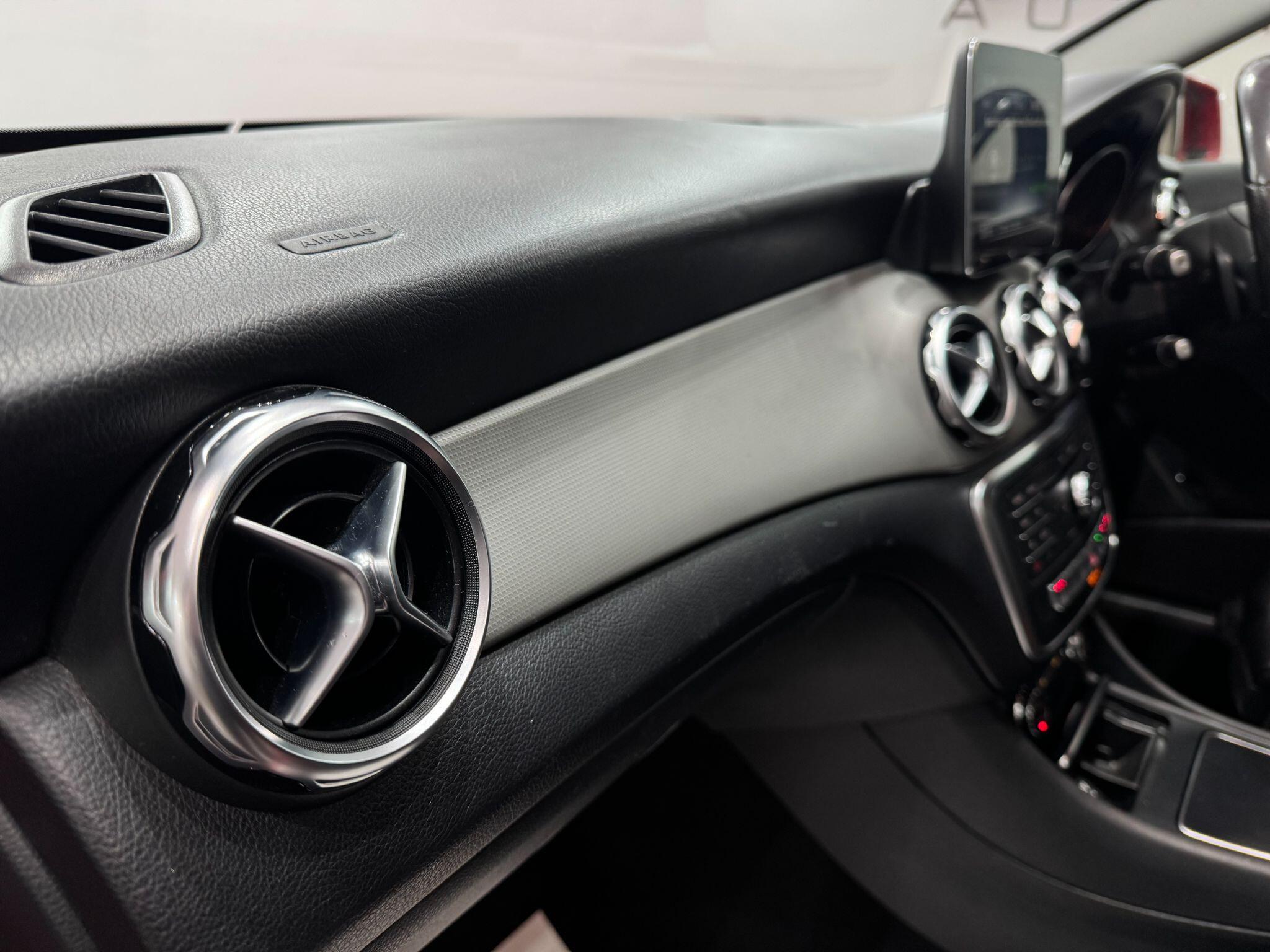 Mercedes-Benz GLA view 50