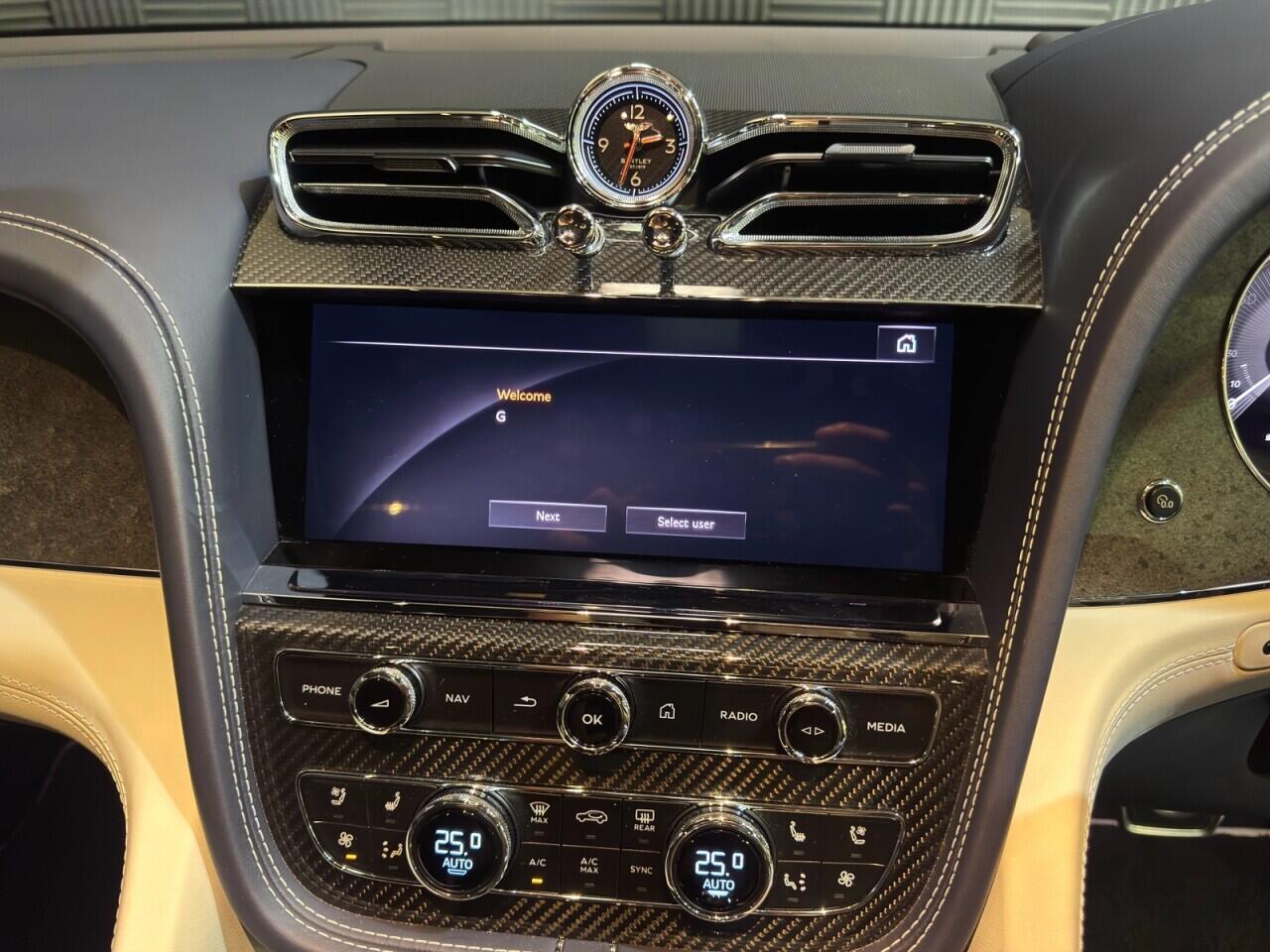 Bentley Bentayga view 13