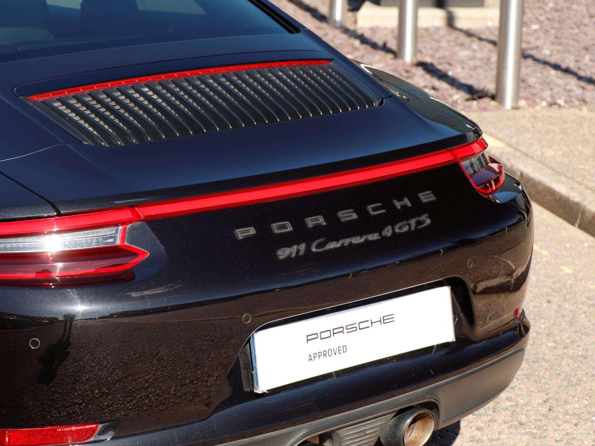 Porsche 911 view 28