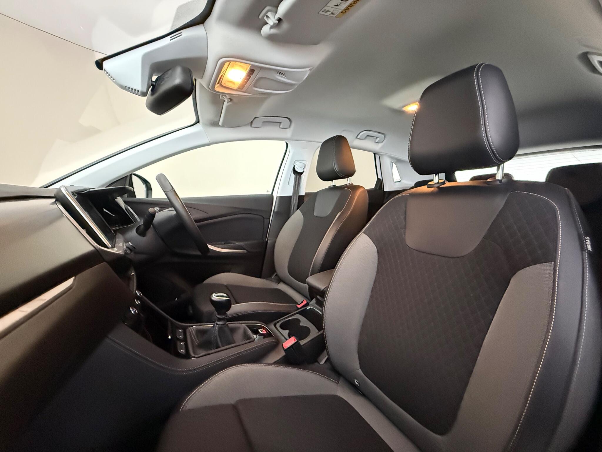 Vauxhall Grandland view 35