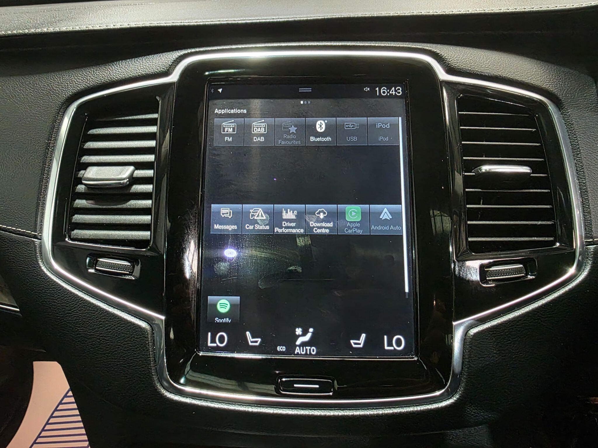 Volvo XC90 view 11