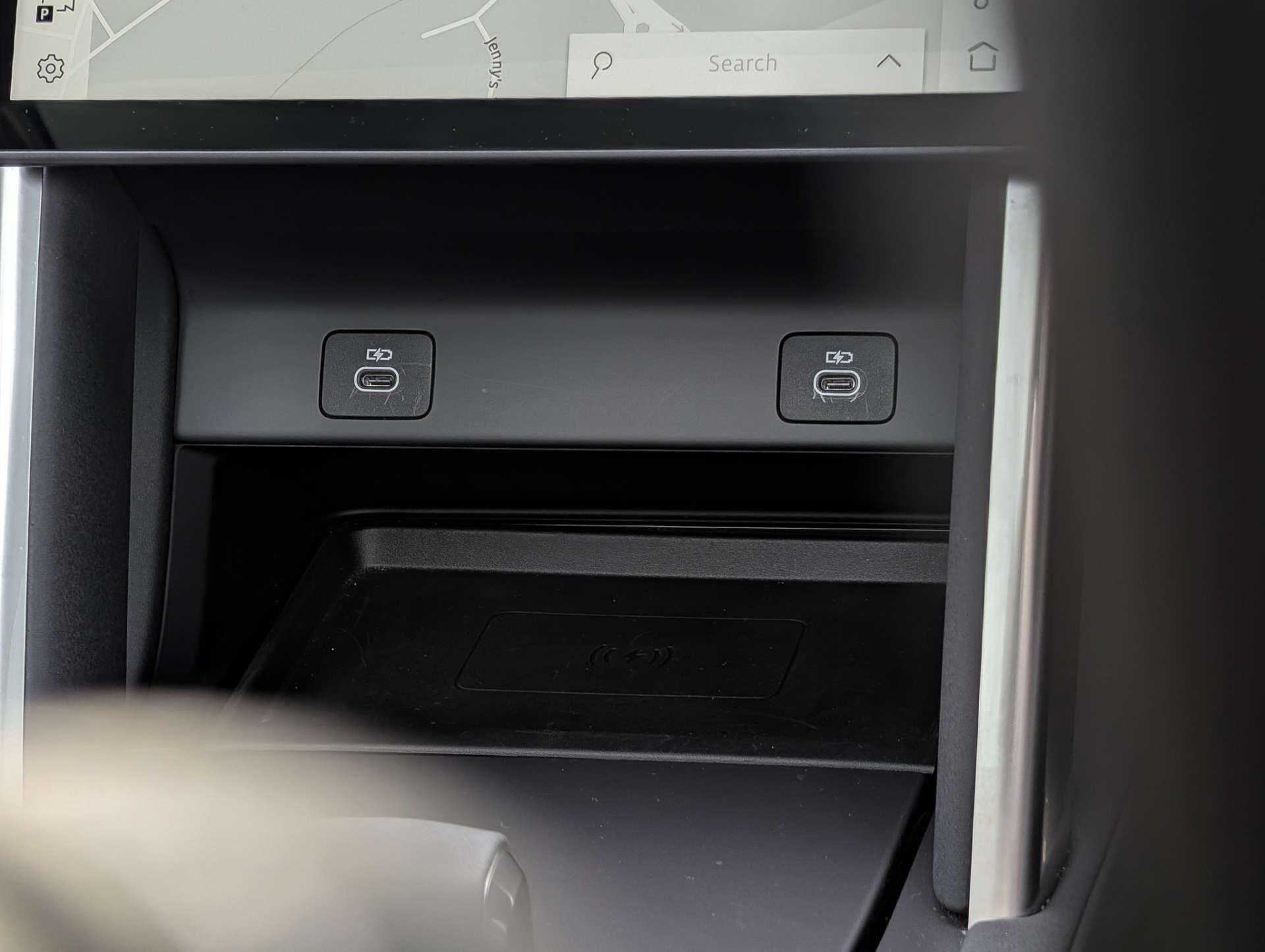 Land Rover Discovery Sport view 37