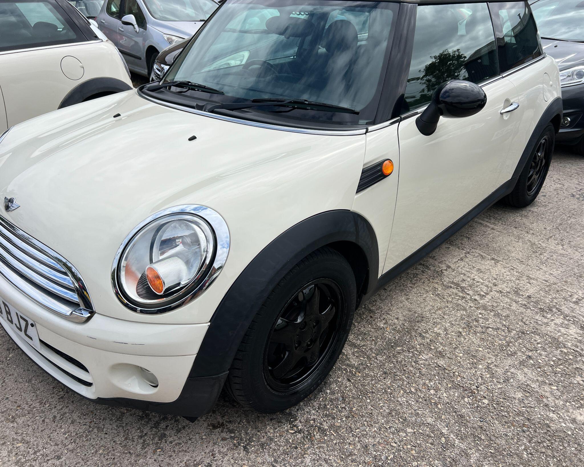 Mini Hatch view 6