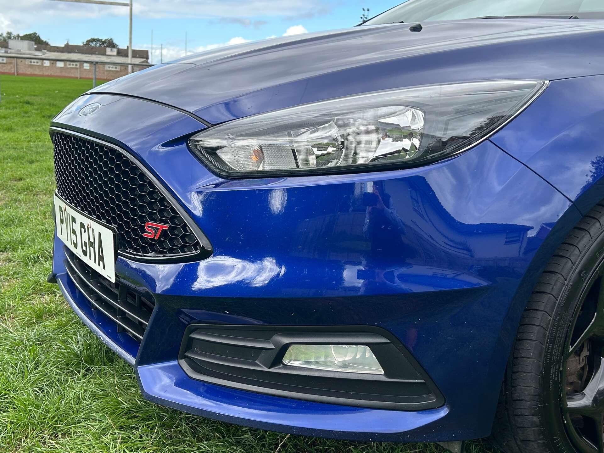 Ford Focus view 12