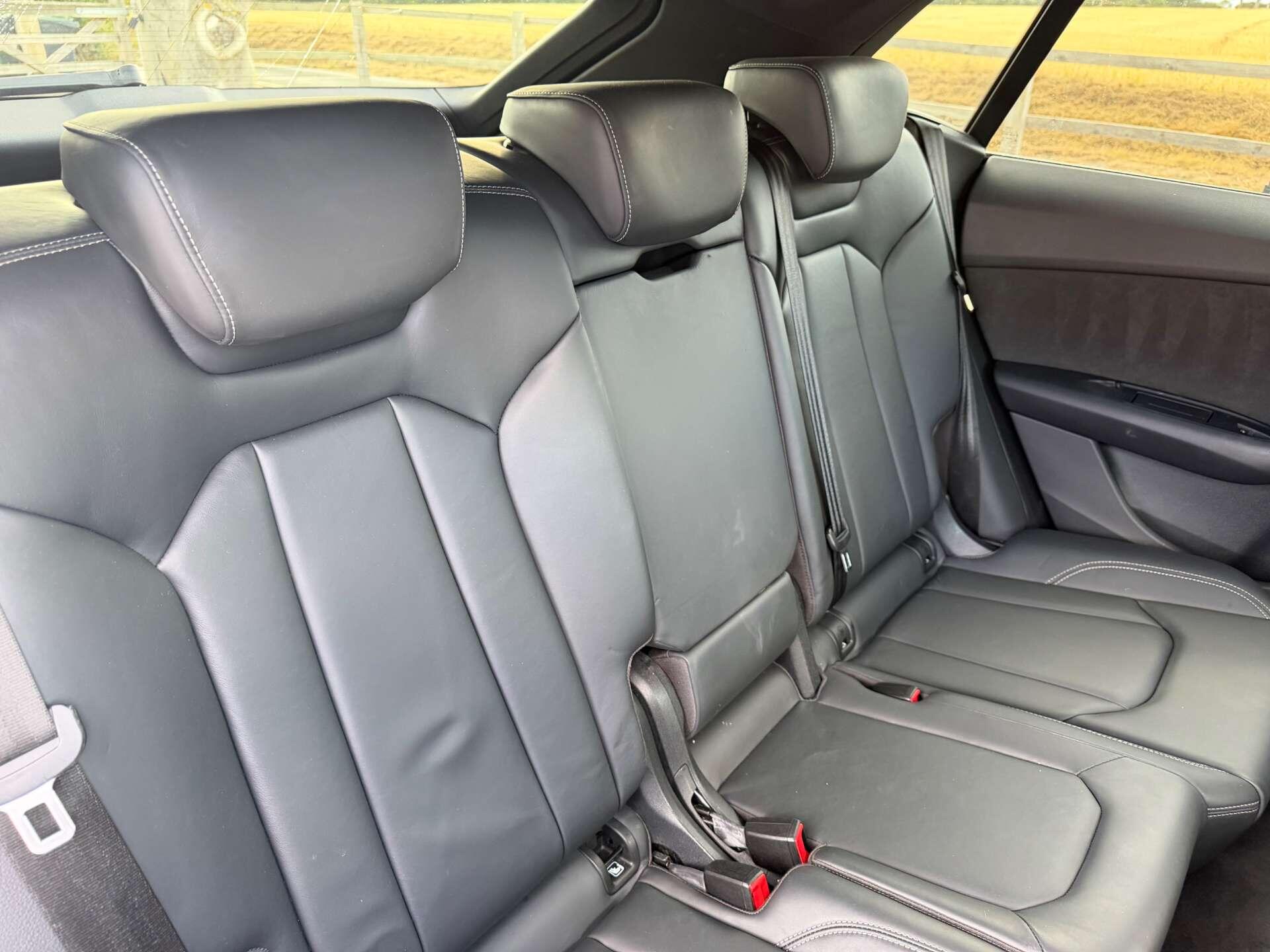 Audi Q8 view 13