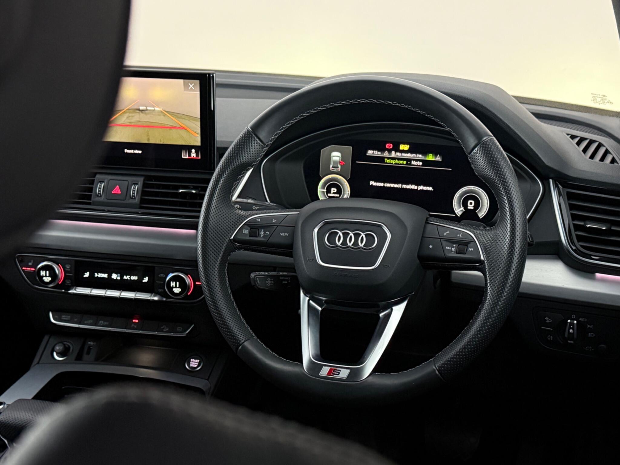 Audi Q5 view 12