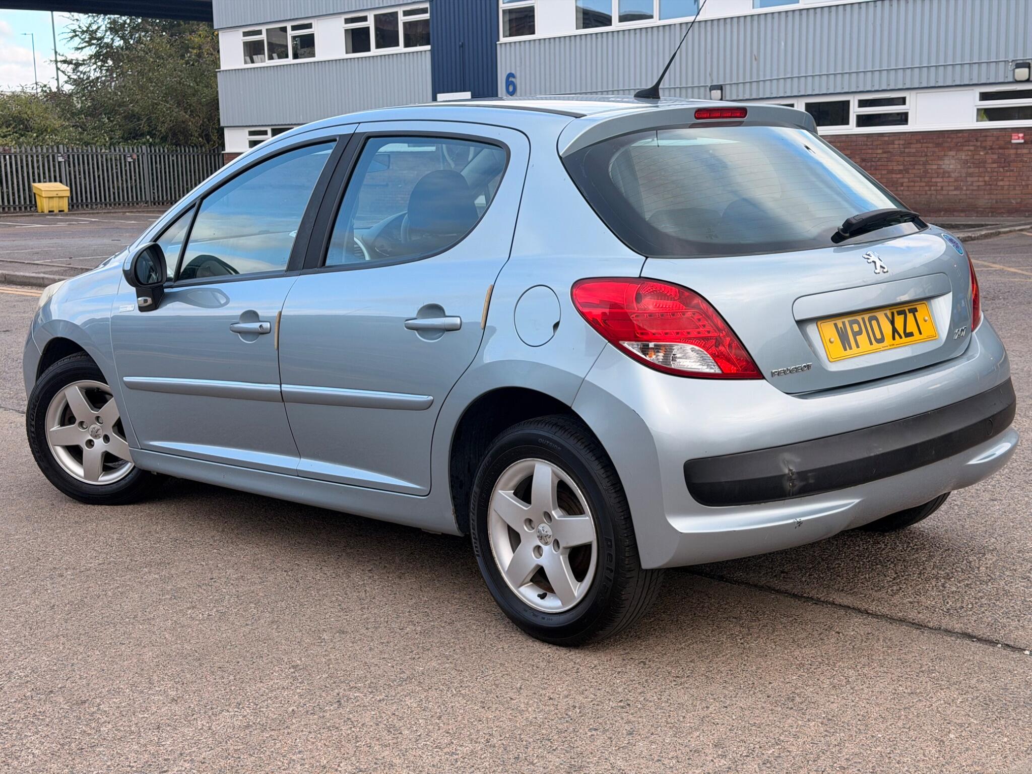 Peugeot 207 view 12
