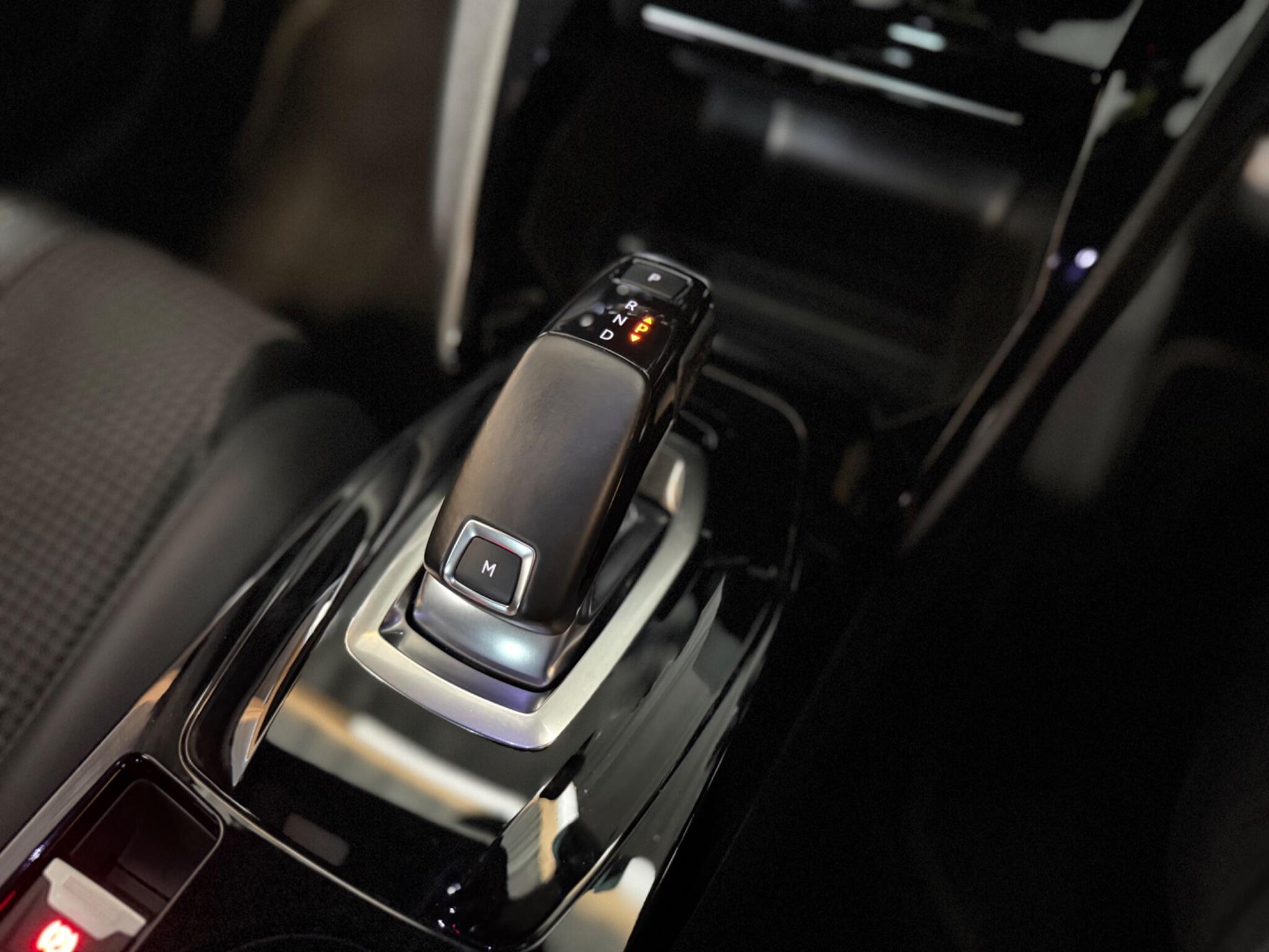Peugeot 208 view 10