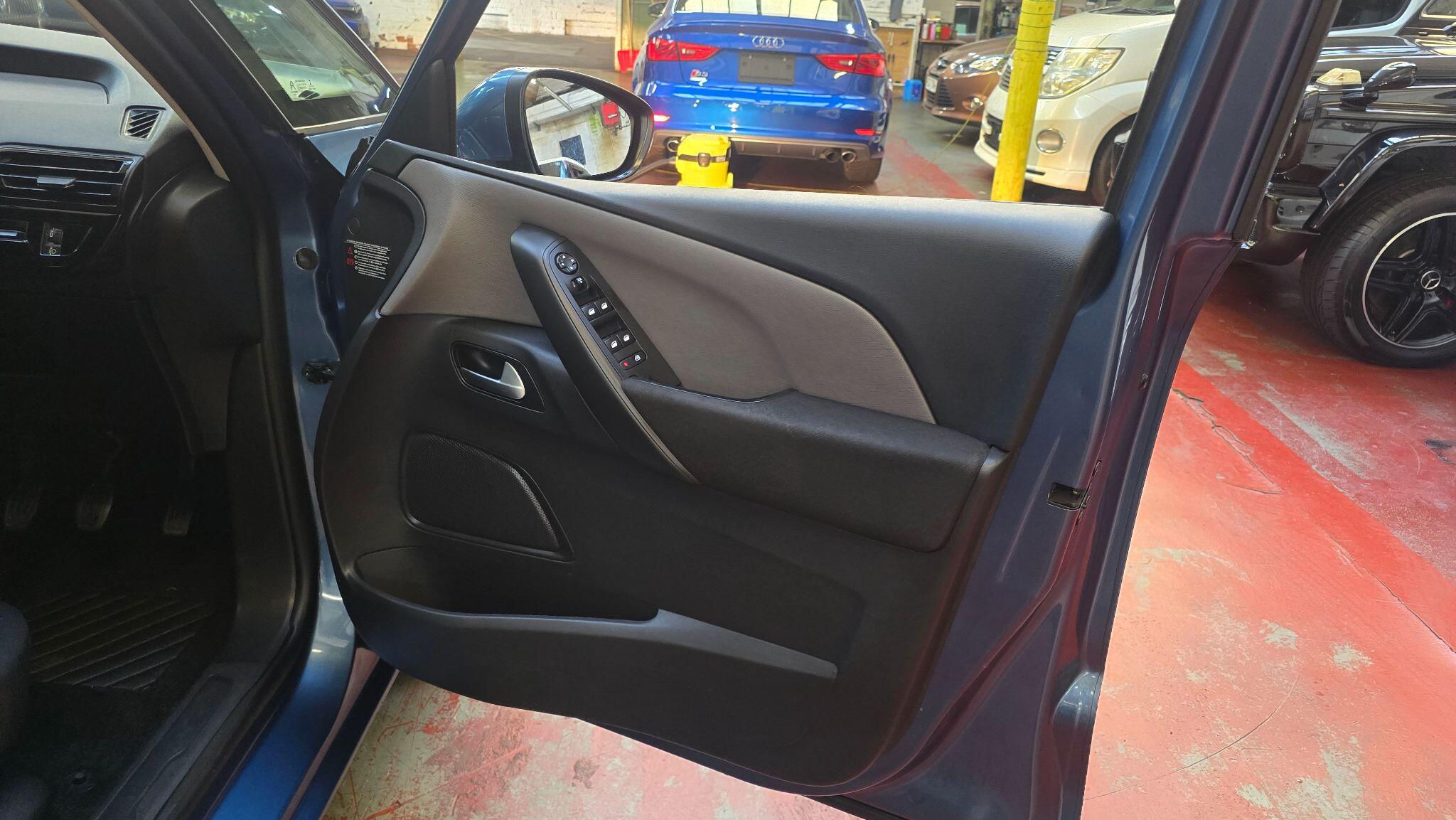 Citroen C4 Picasso view 19
