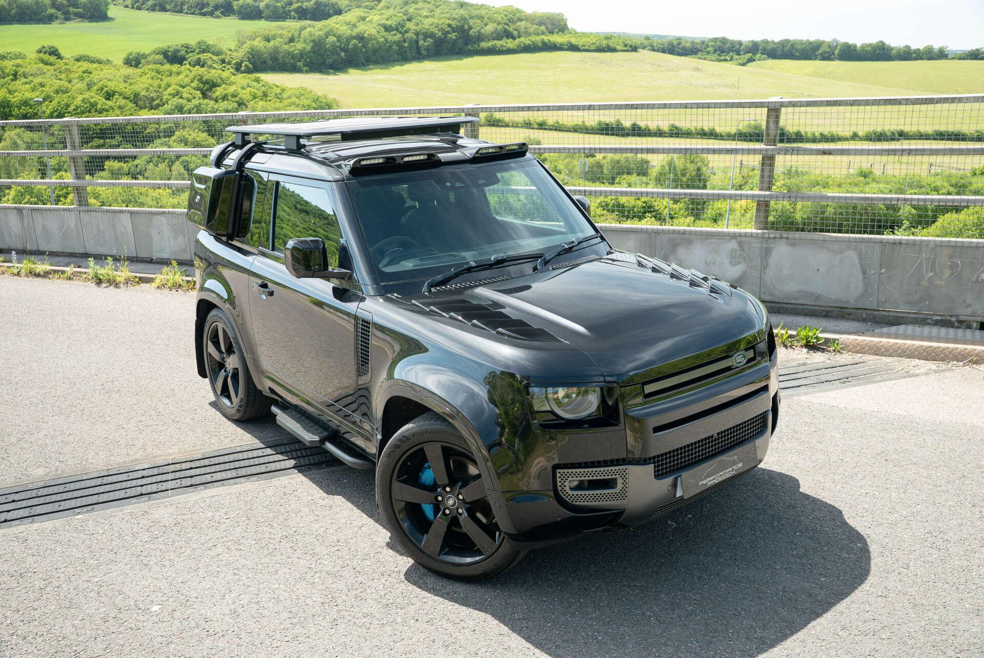 Land Rover Defender 90 view 15