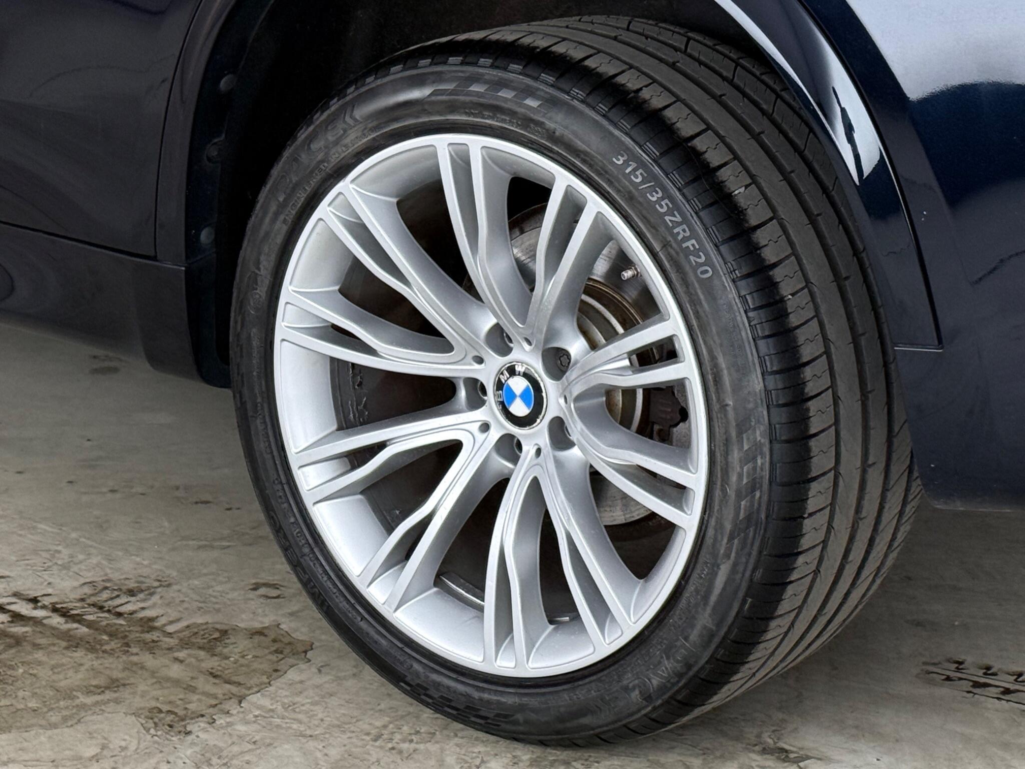 BMW X5 view 9