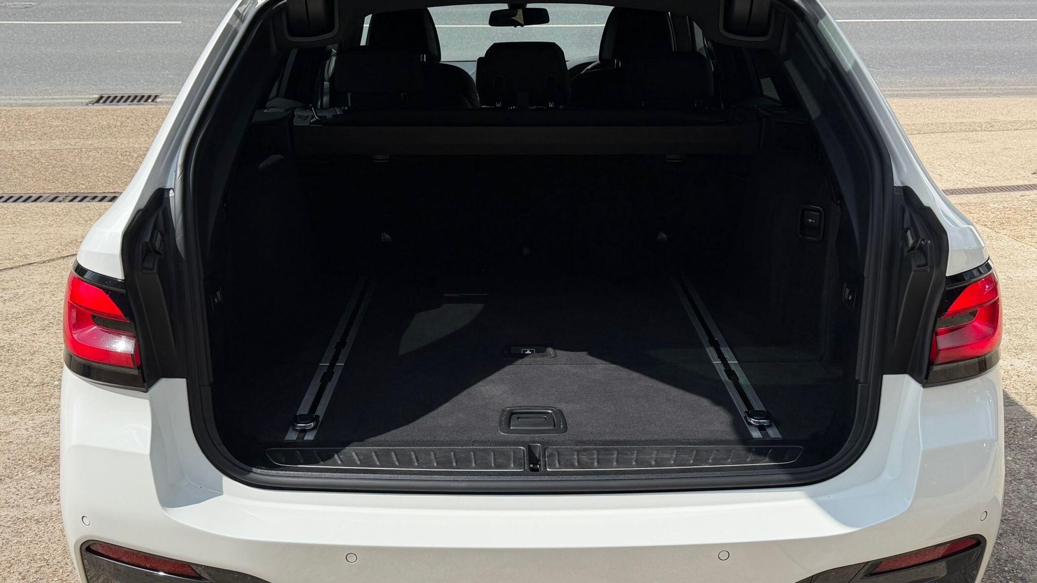 BMW 5 Series view 27