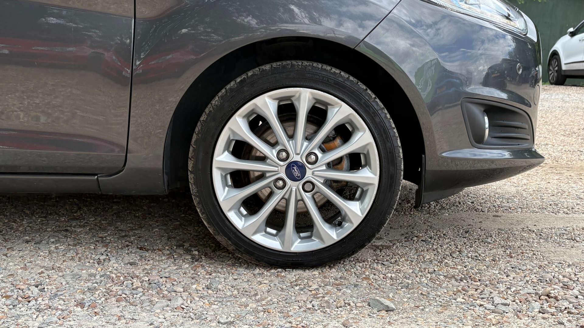 Ford Fiesta view 32