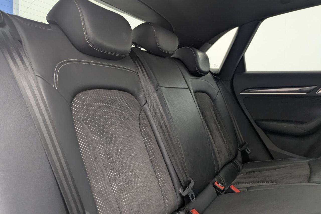 Audi Q3 view 19