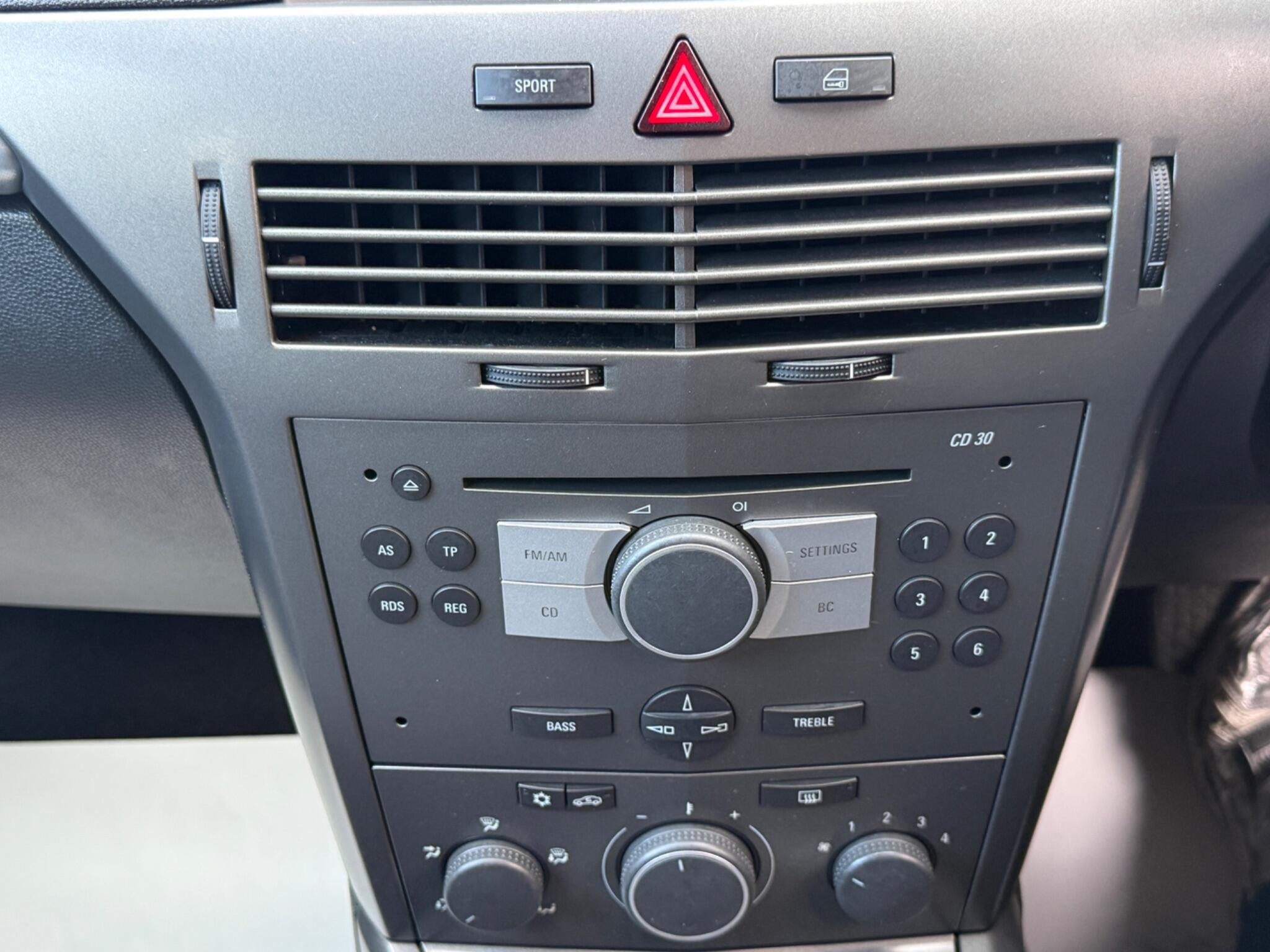 Vauxhall Astra - Image 56