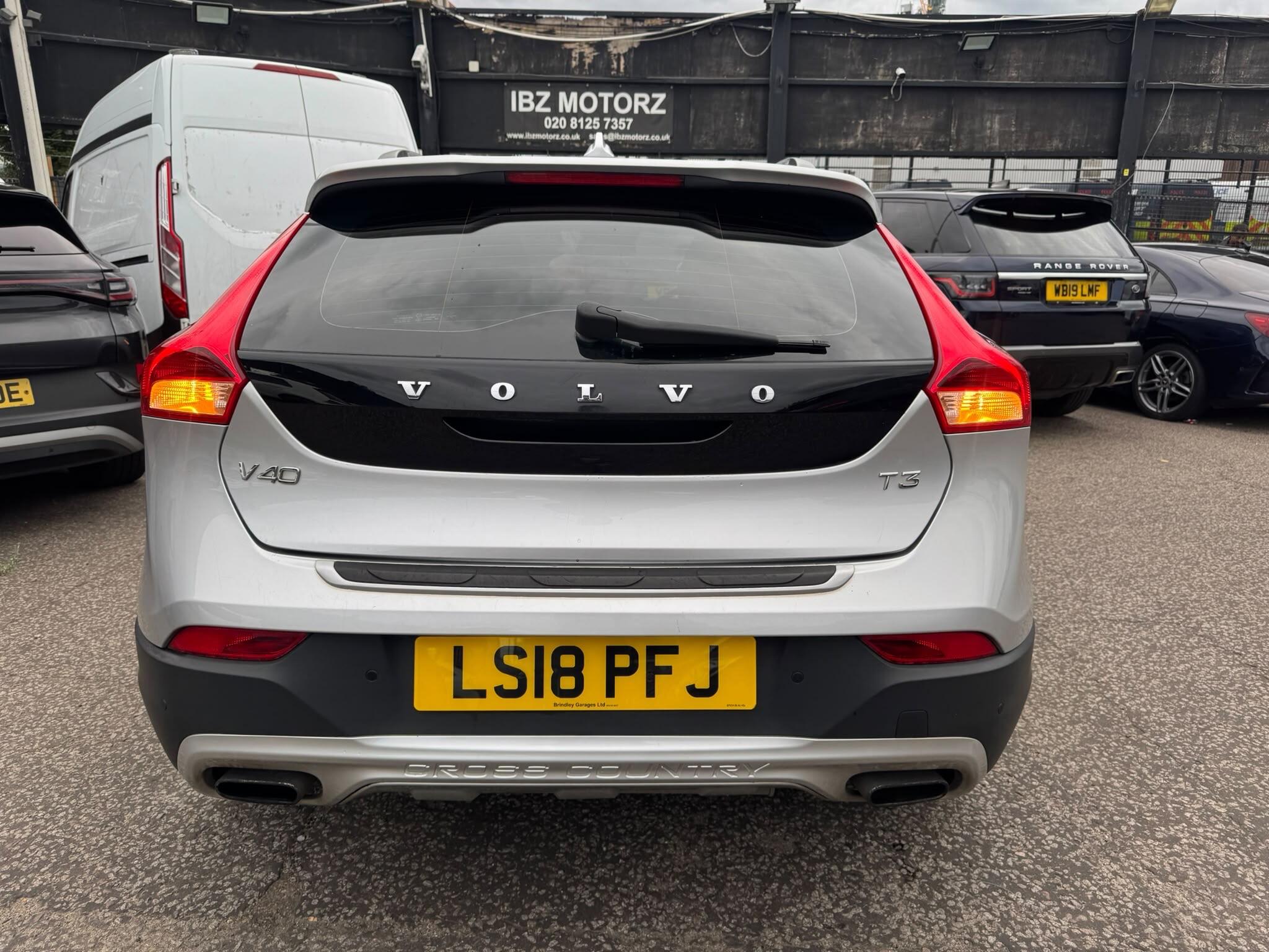 Volvo V40 Cross Country view 18