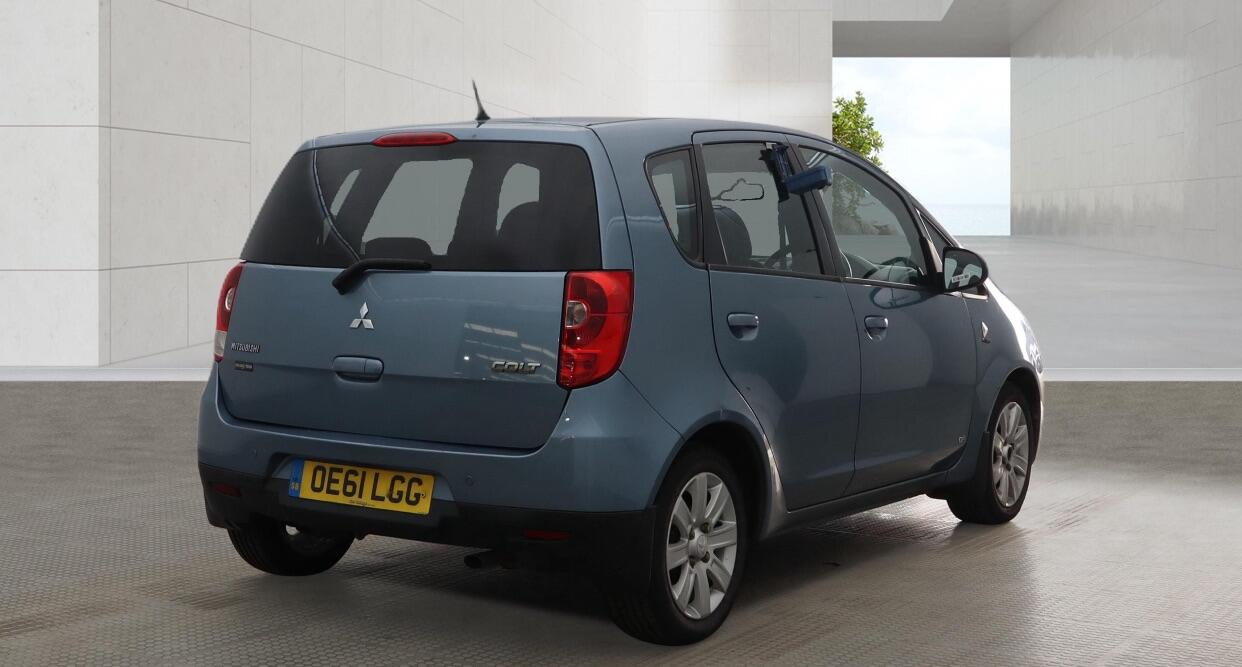 Mitsubishi Colt view 4