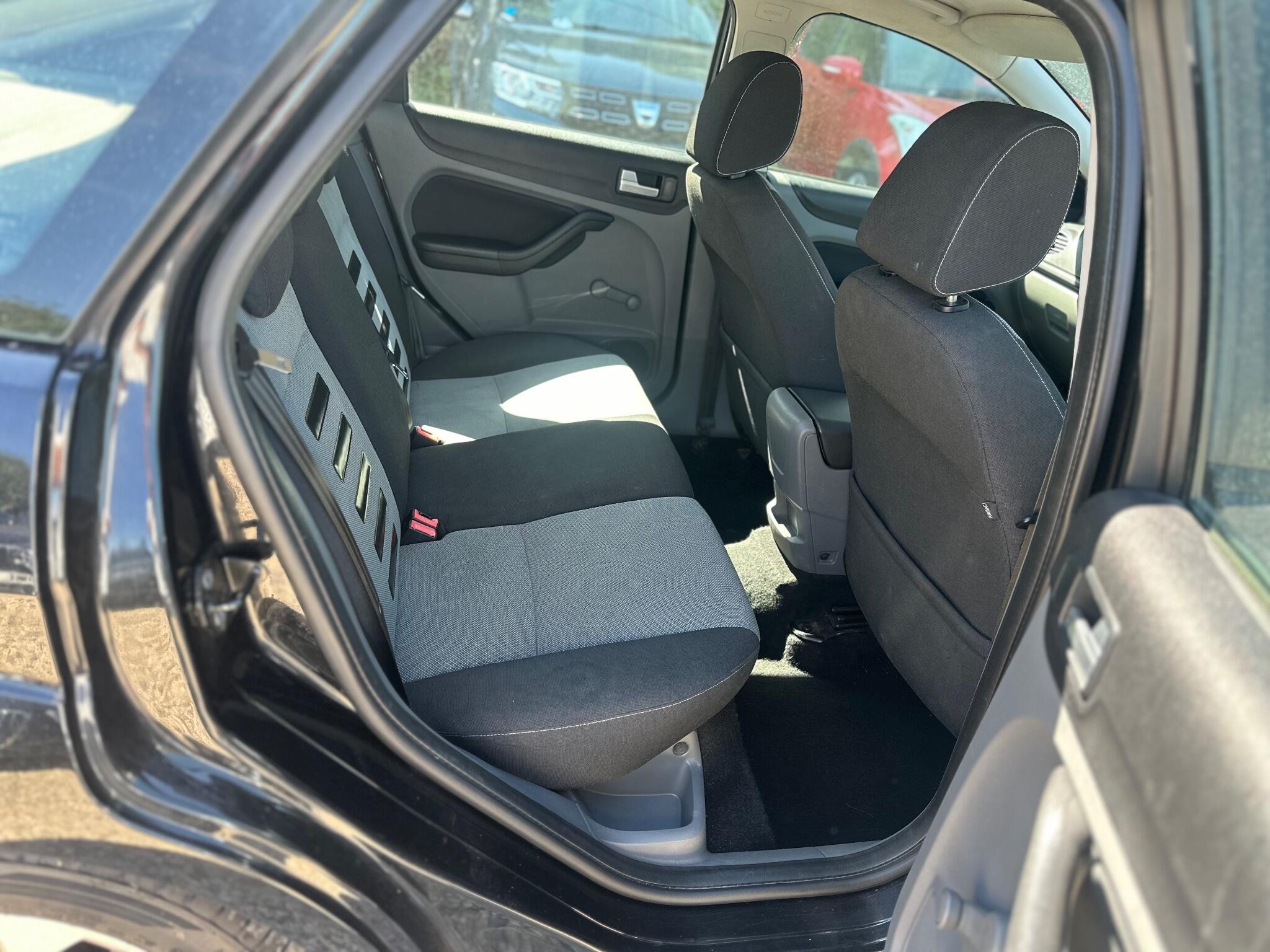 Ford Focus view 25