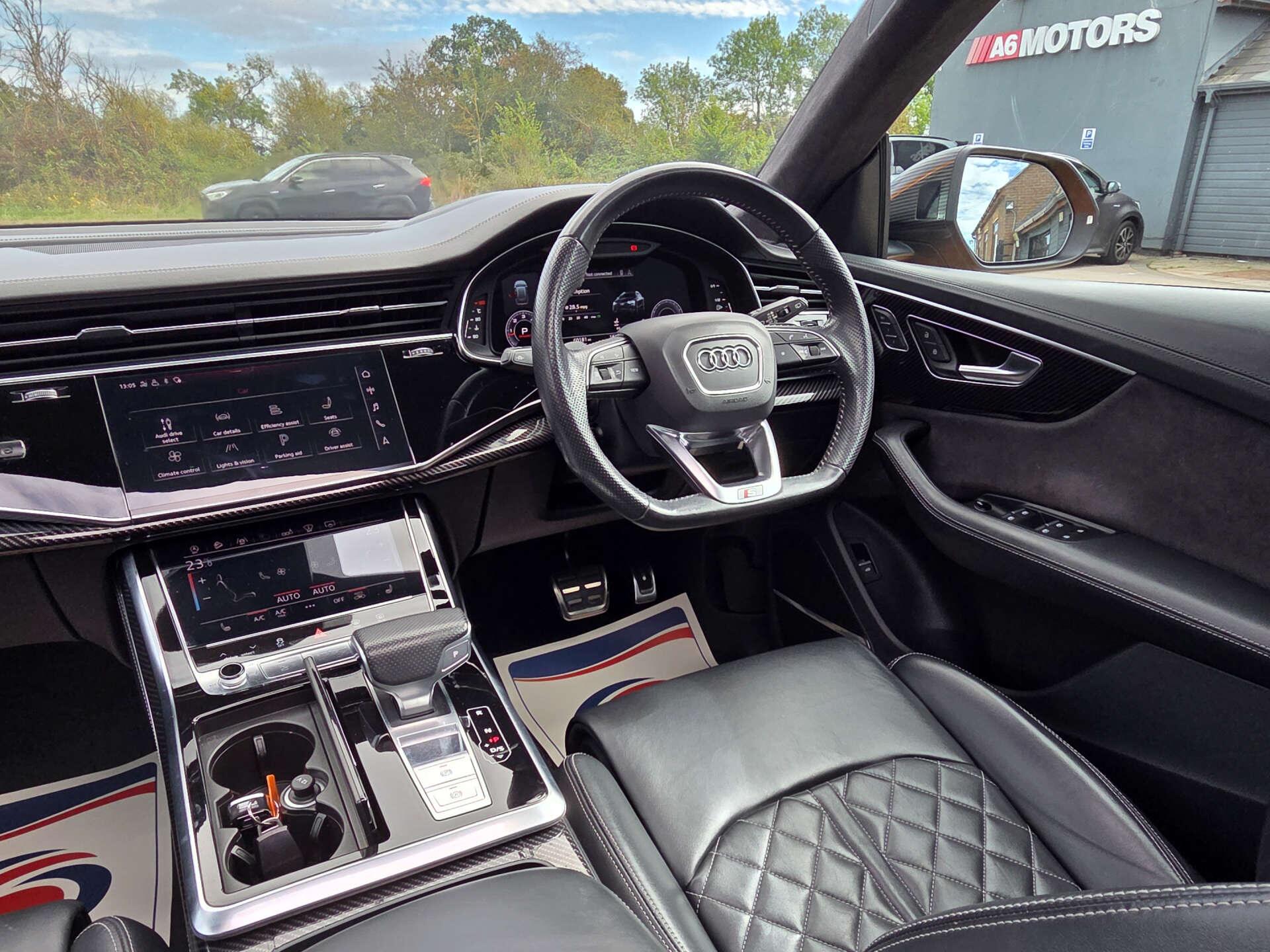 Audi Q8 view 21