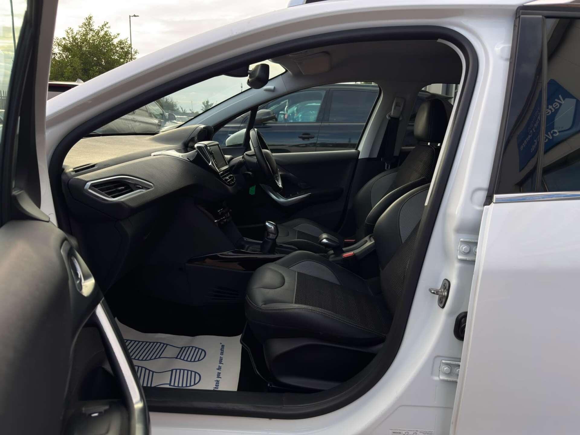 Peugeot 2008 view 45