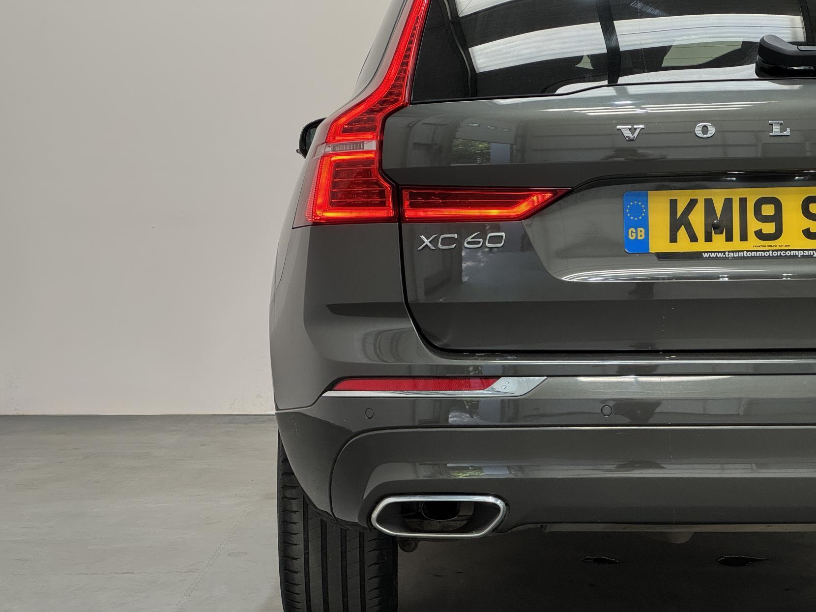 Volvo XC60 view 9