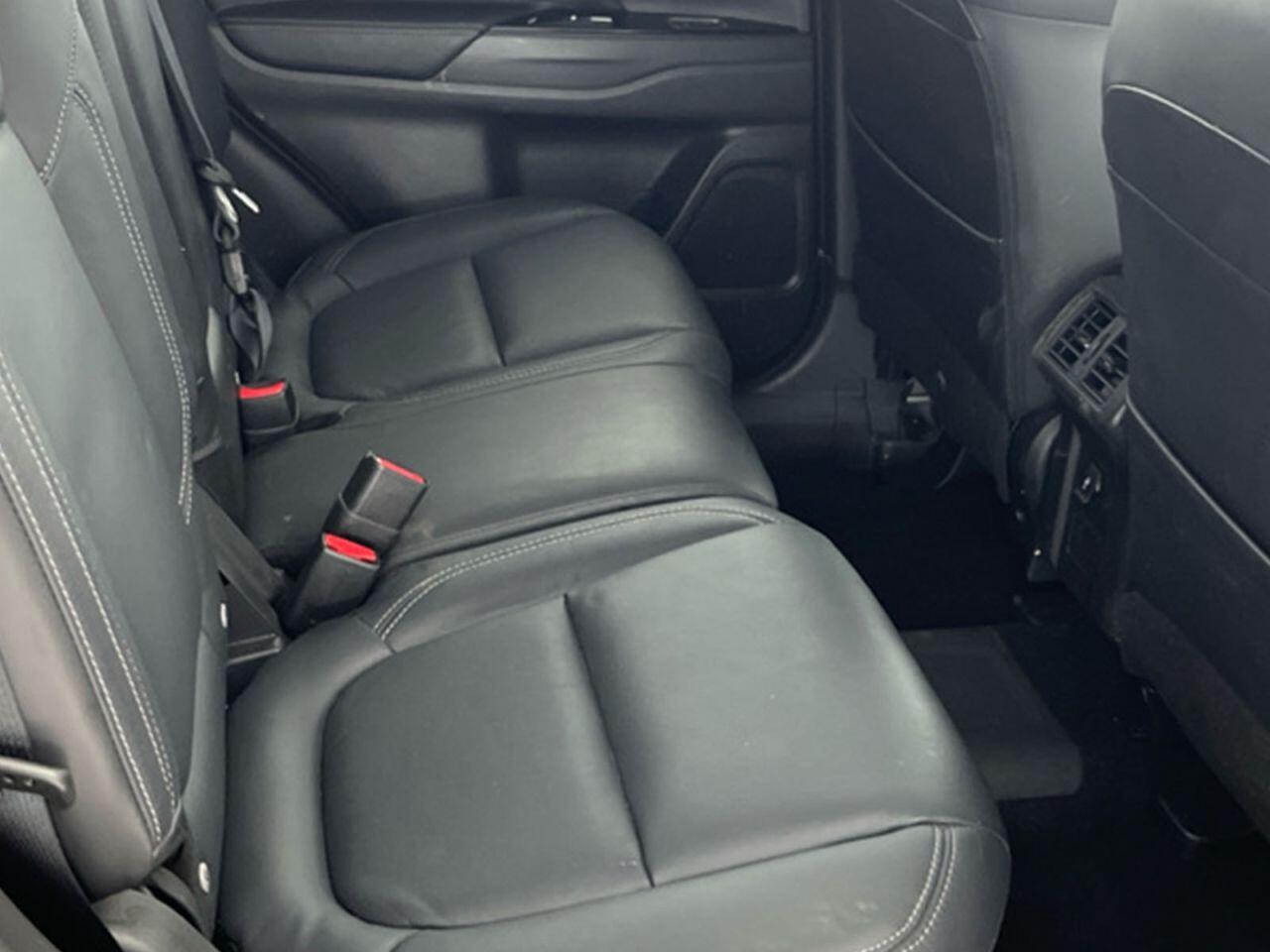 Mitsubishi Outlander view 4