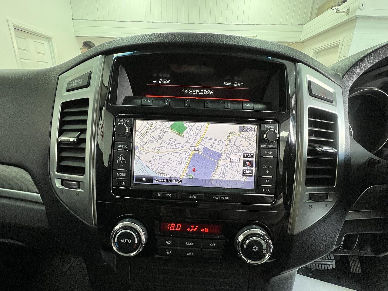 Mitsubishi Shogun view 11