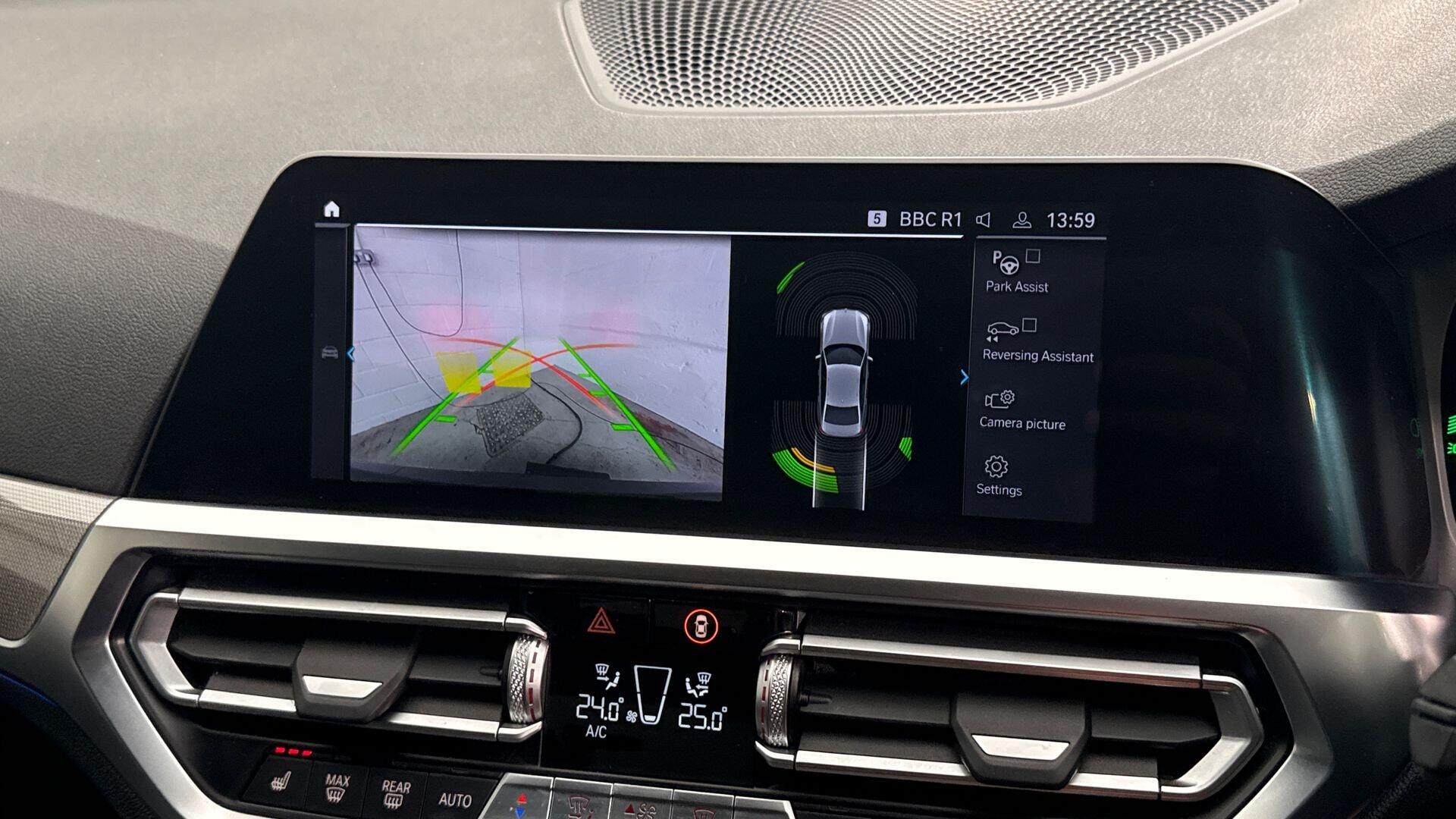BMW 3 Series view 29