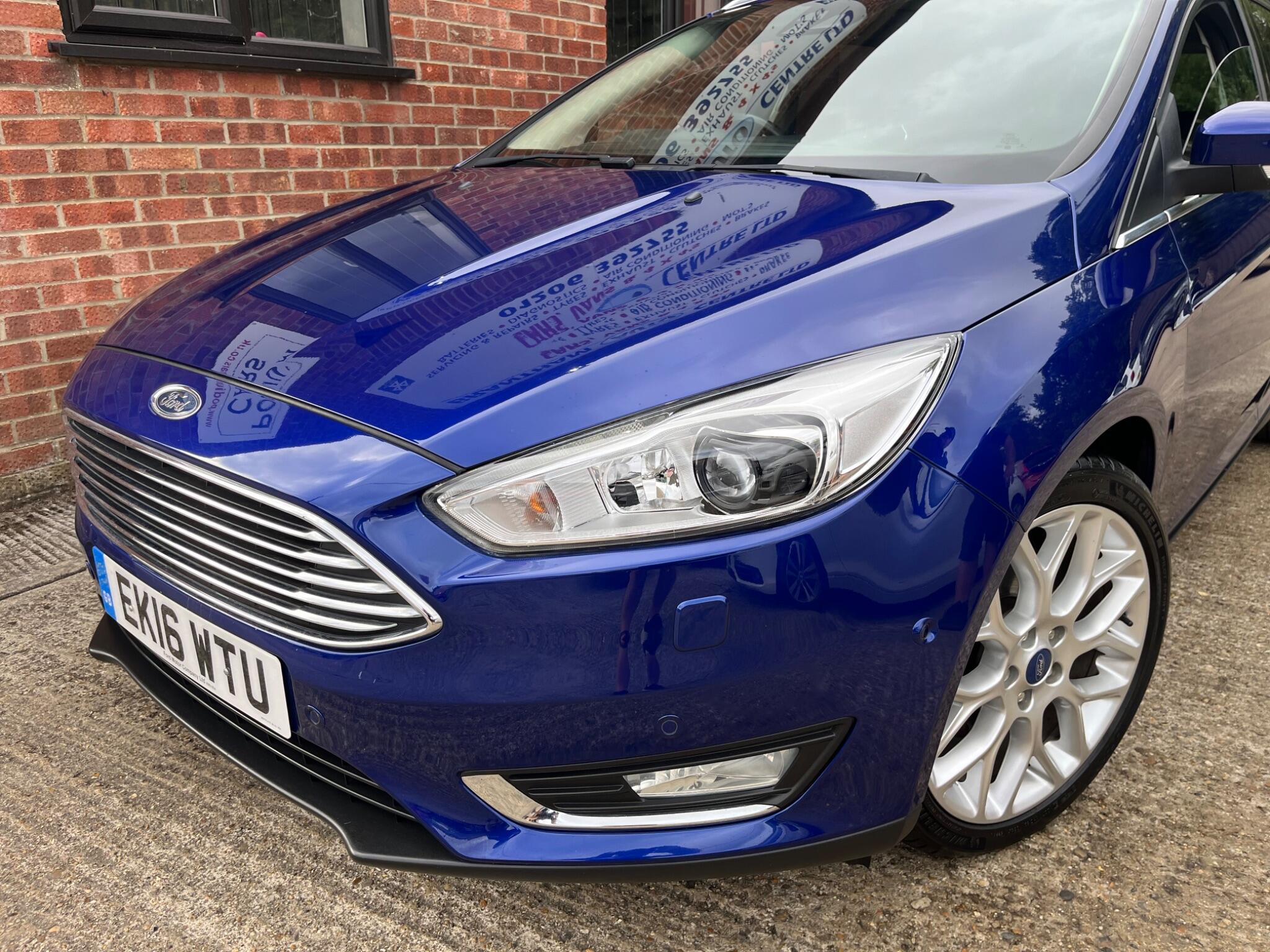 Ford Focus view 15