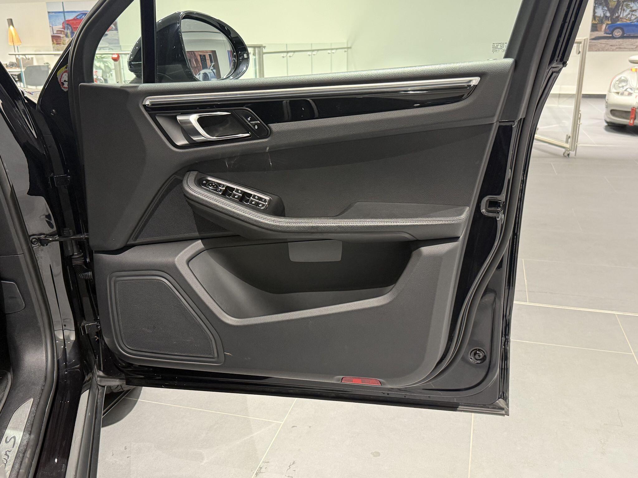 Porsche Macan view 81