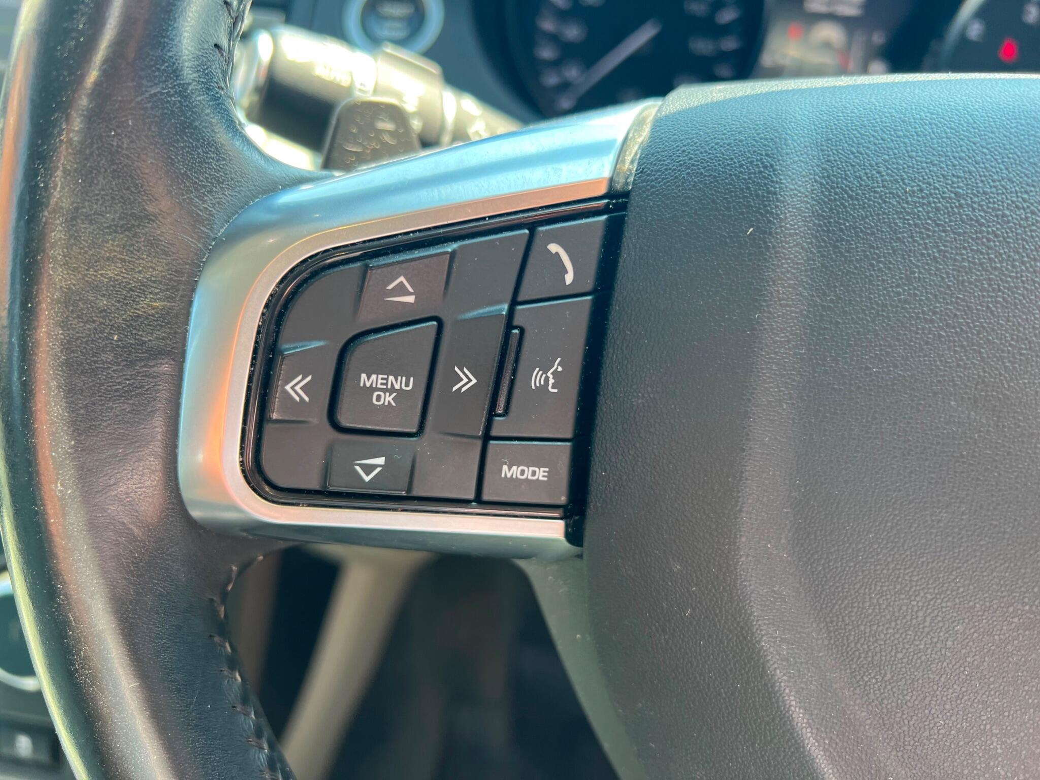 Land Rover Discovery Sport view 13
