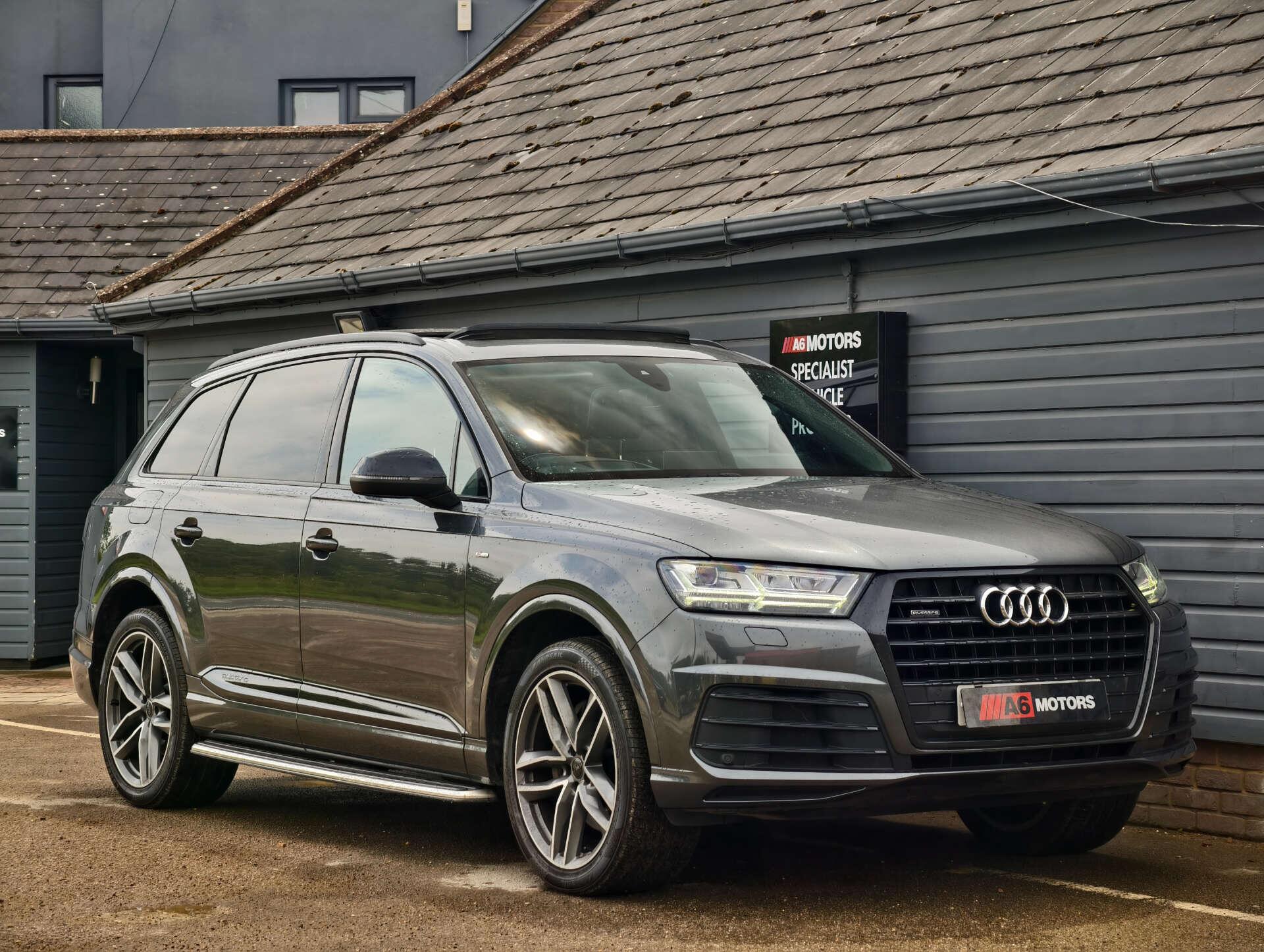 Audi Q7 view 10