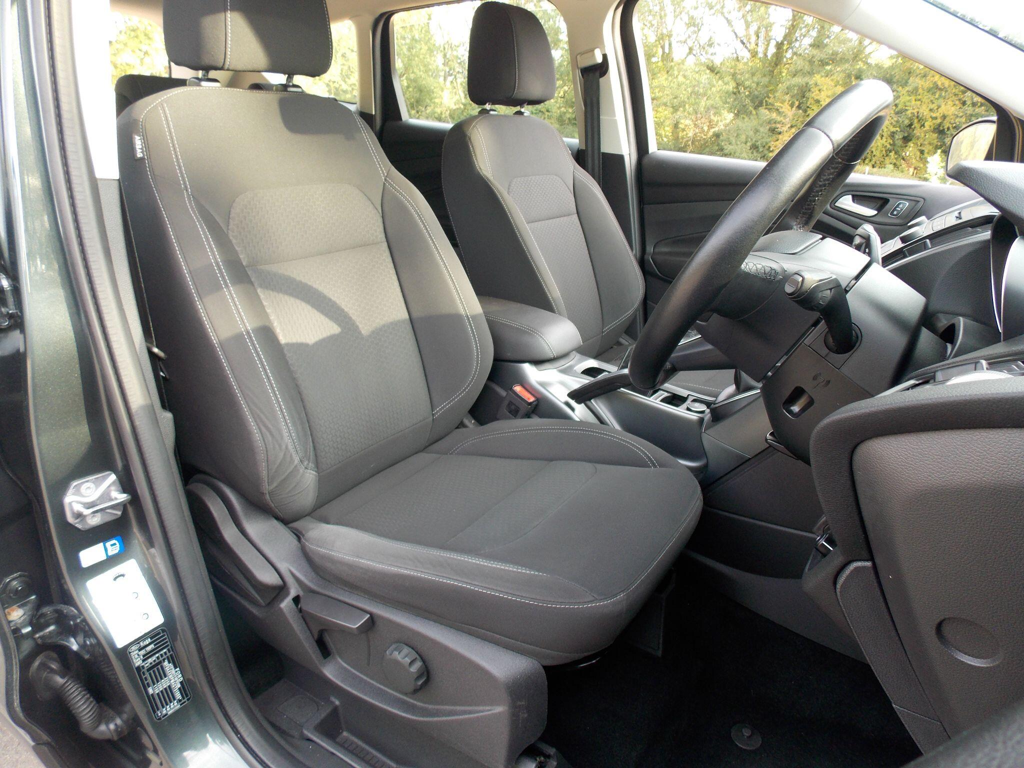 Ford Kuga view 31