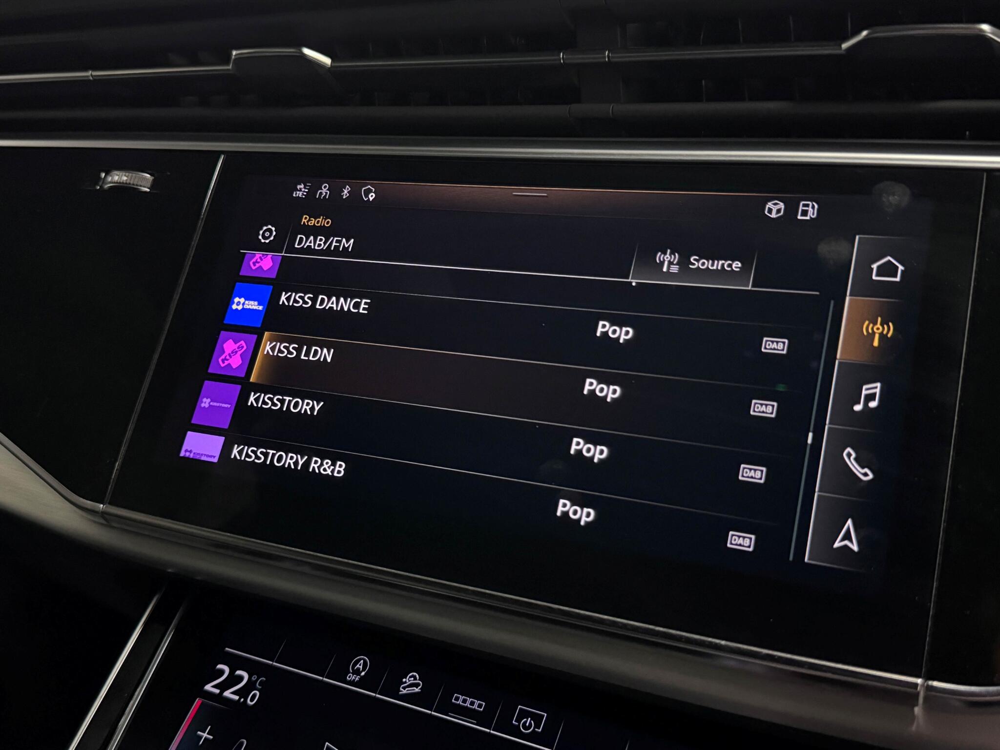 Audi Q7 view 45
