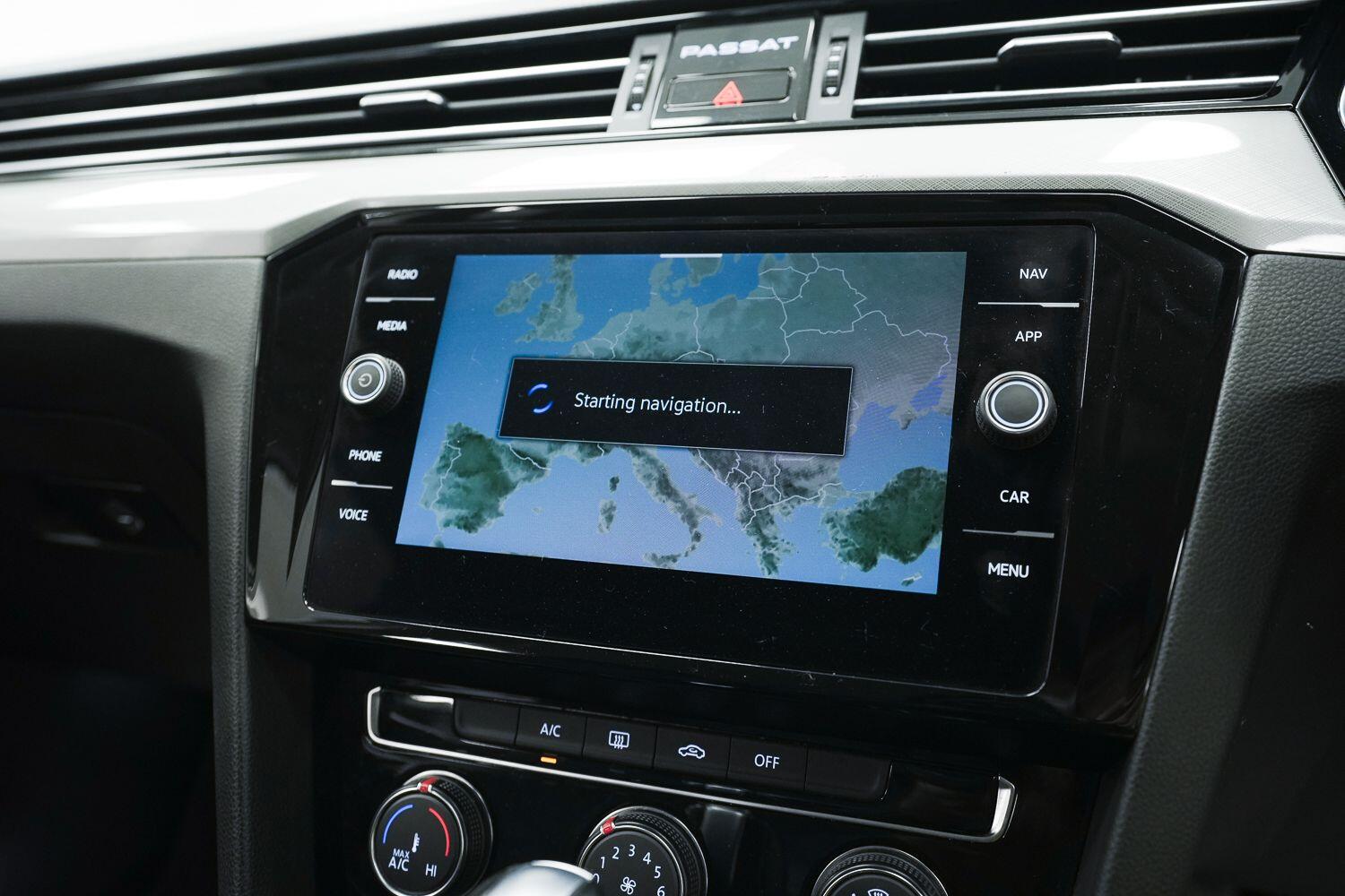 Volkswagen Passat view 19